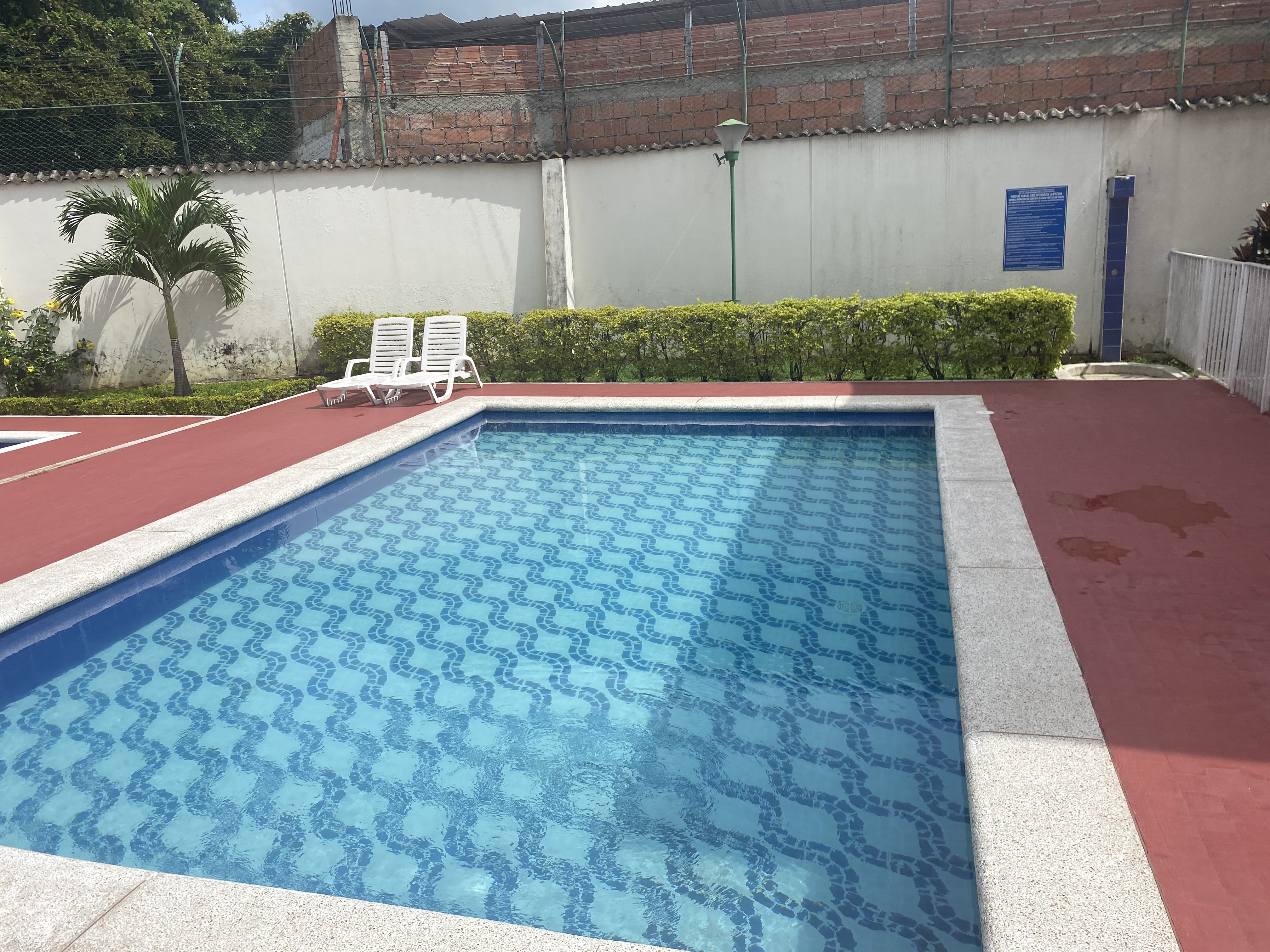 VENDO CASA DE DOS PISOS EN CONDOMINIO EN LA HACIENDA