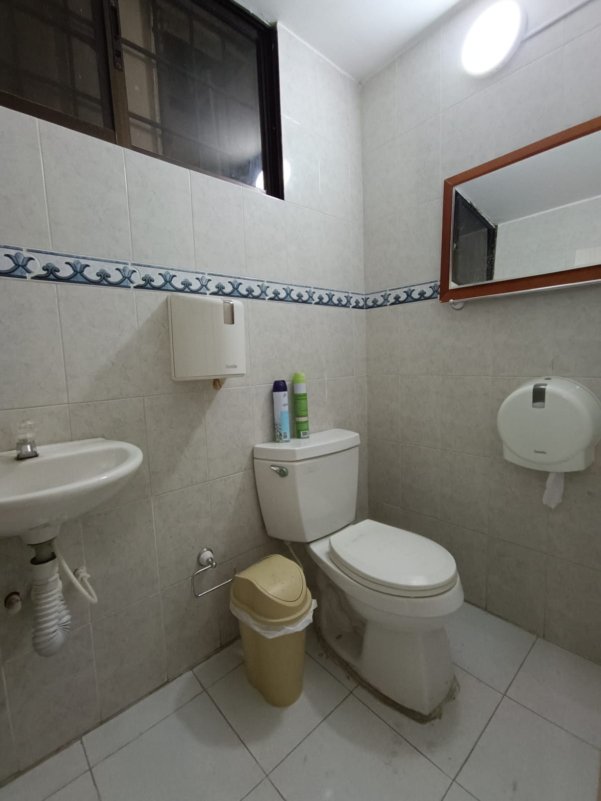 OFICINA PARA ARRIENDO EN EL BARRIO LA FLORA