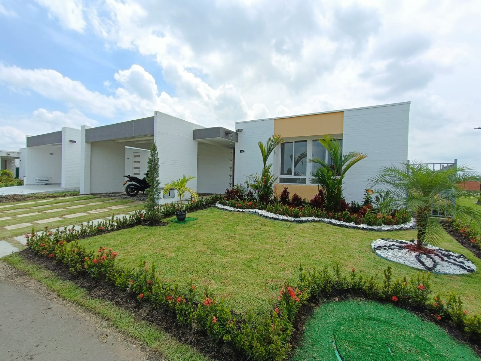 CASA PARA ARRIENDO Y PARA ESTRENAR EN LA HACIENDA EL CASTILLO