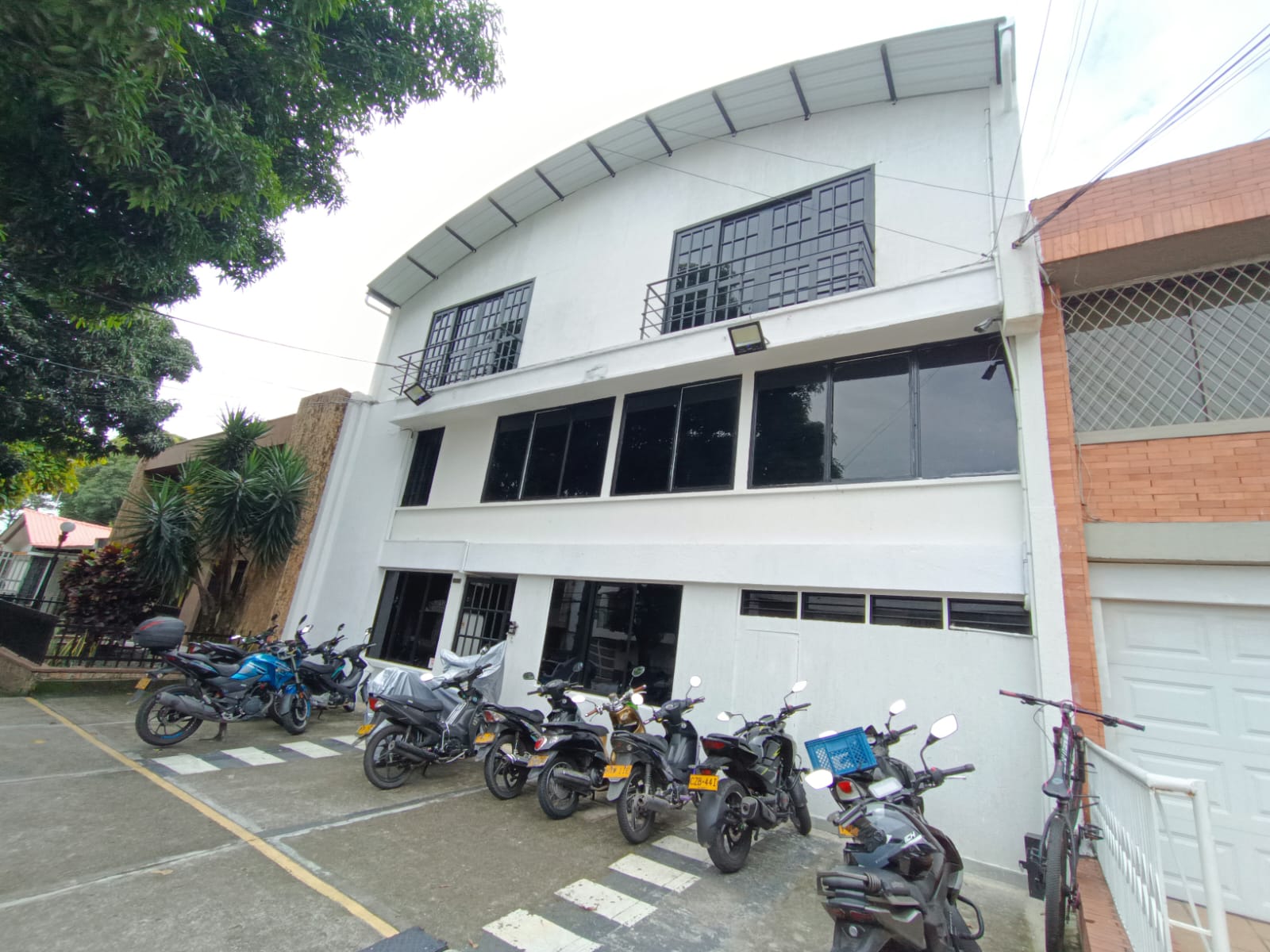 OFICINA PARA ARRIENDO EN EL BARRIO LA FLORA