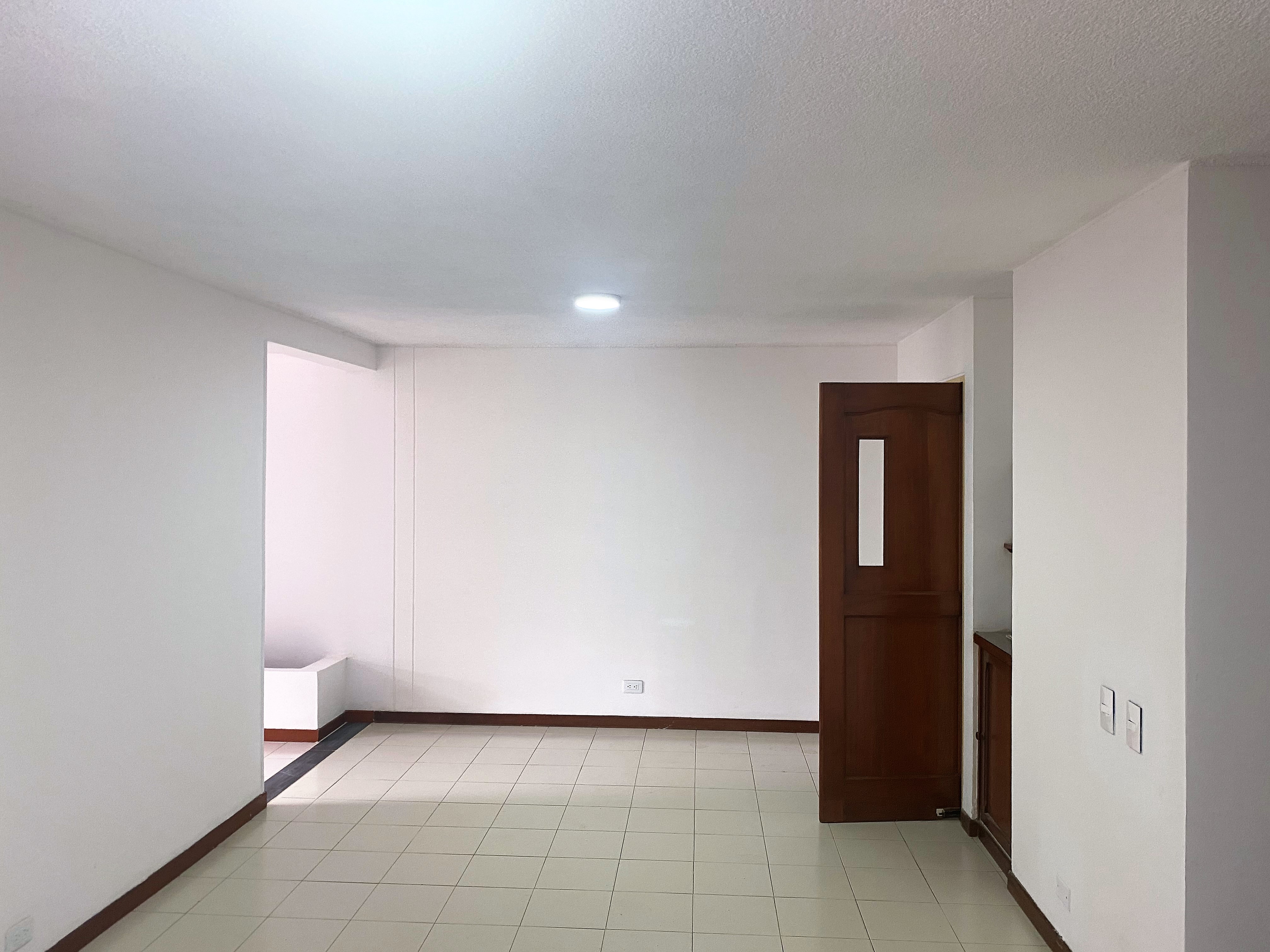 VENDO CASA DE DOS PISOS EN CONDOMINIO EN LA HACIENDA