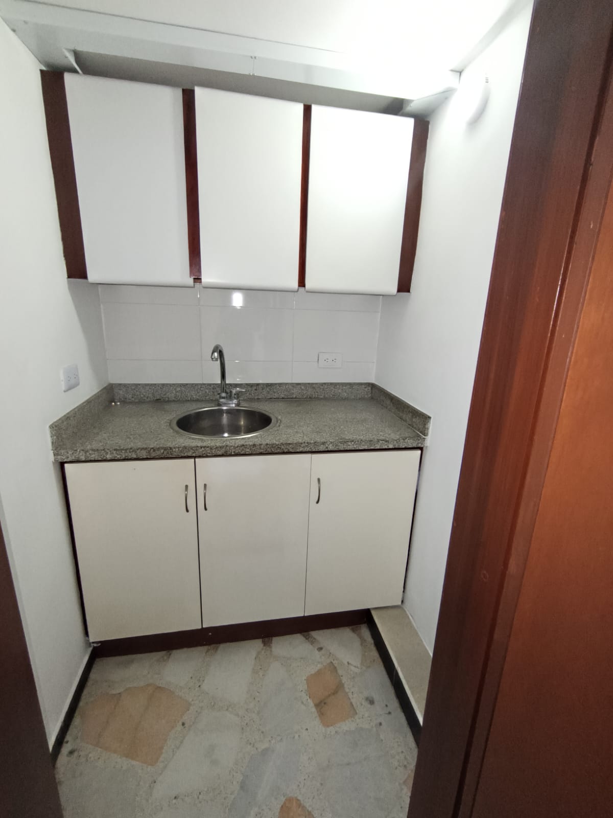 ARRIENDO OFICINA EN SANTA MONICA RESIDENCIAL EN CALI