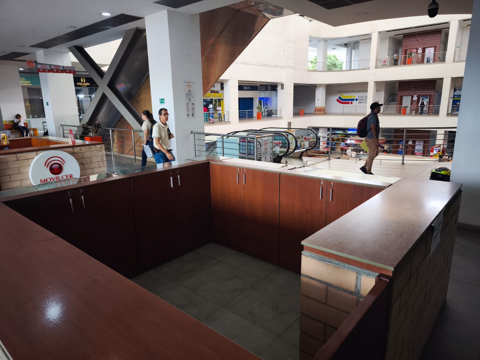 VENTA DE ISLA  EN EL CENTRO COMERCIAL CENTRO SUR EN CALI