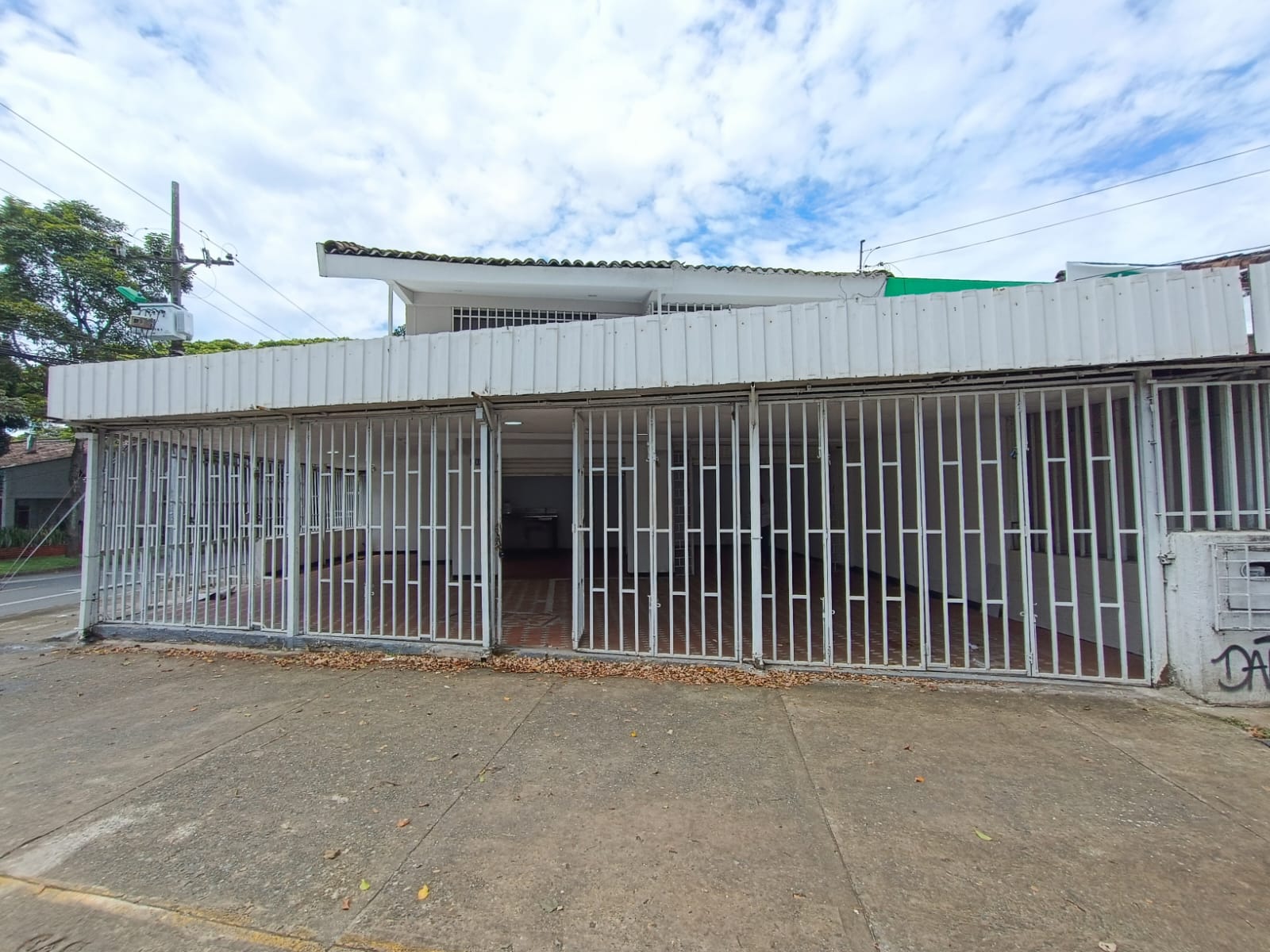 LOCAL ESQUINERO PARA ARRIENDO AL SUR DE CALI EN EL BARRIO CAMINO REAL