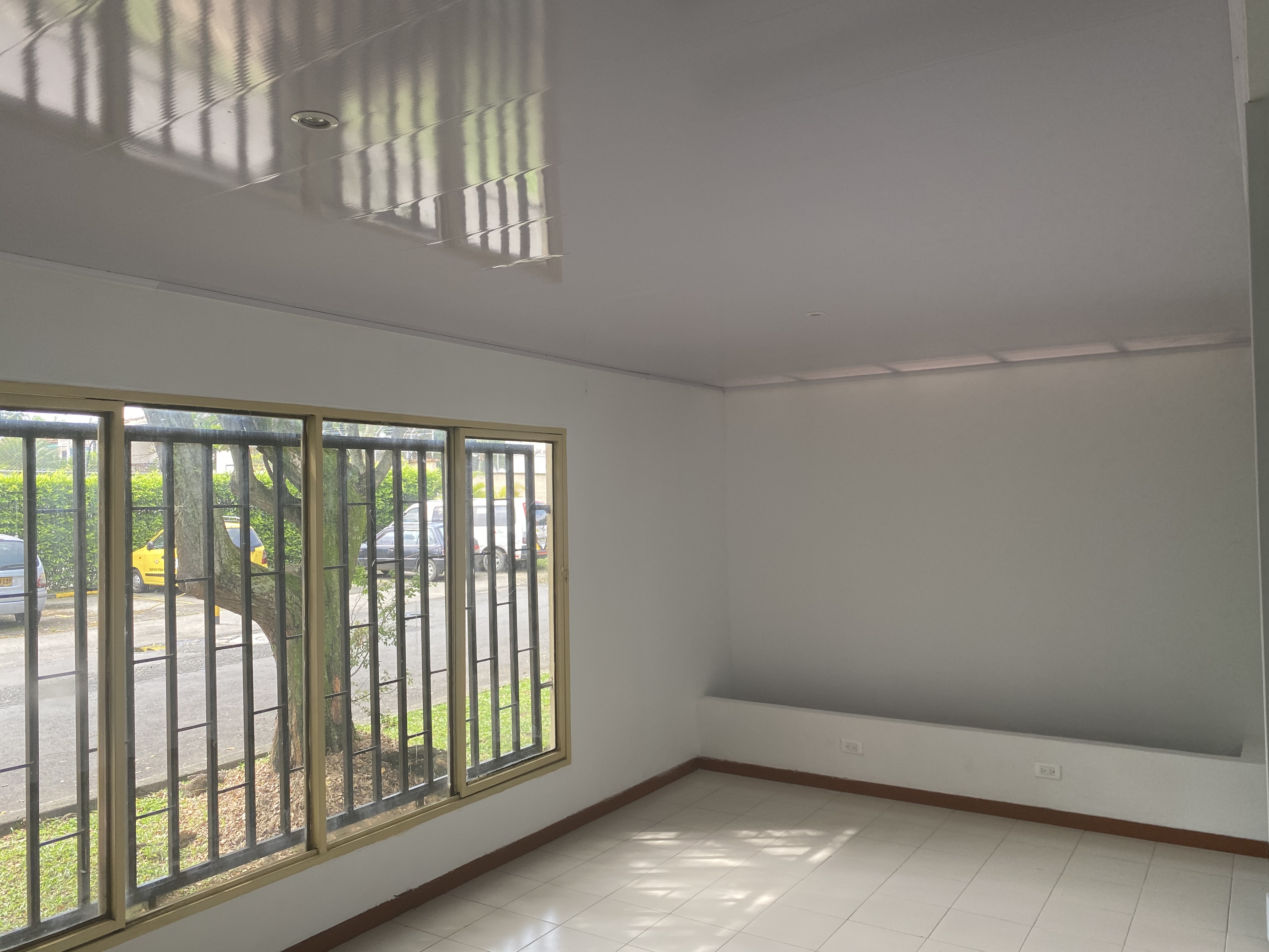 VENDO CASA DE DOS PISOS EN CONDOMINIO EN LA HACIENDA