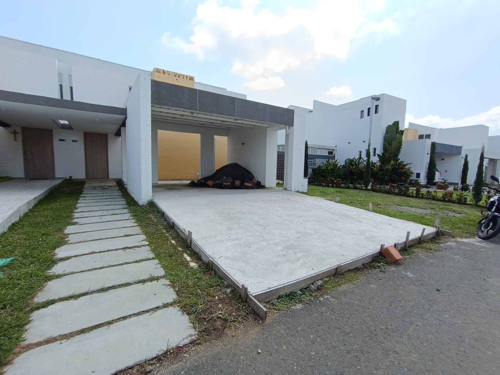 Oportunidad de inversión en El Castillo–Diseña la casa de tus sueños.