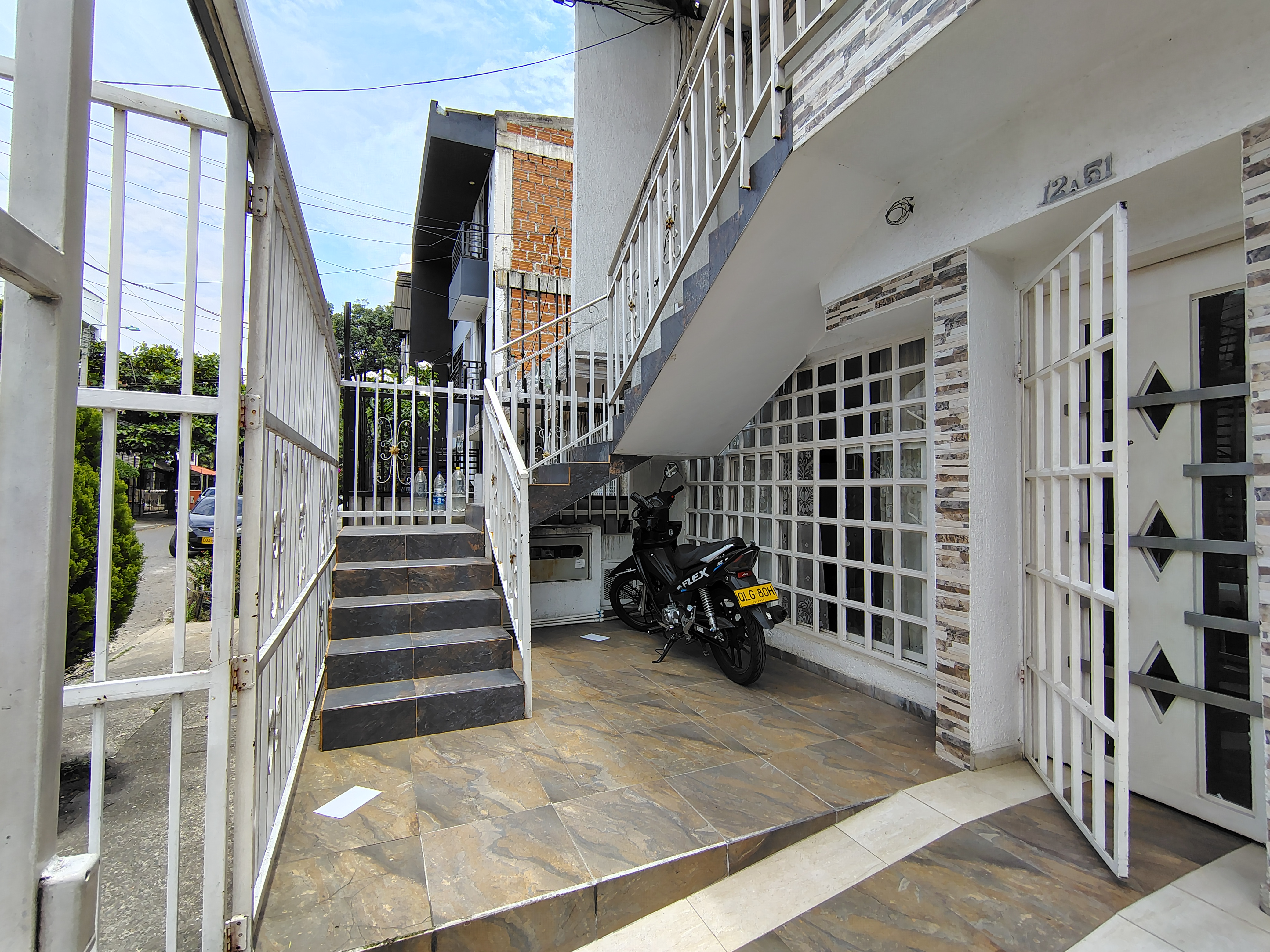 ARRIENDO APARTAESTUDIO  EN EL BARRO OLIMPICO 203