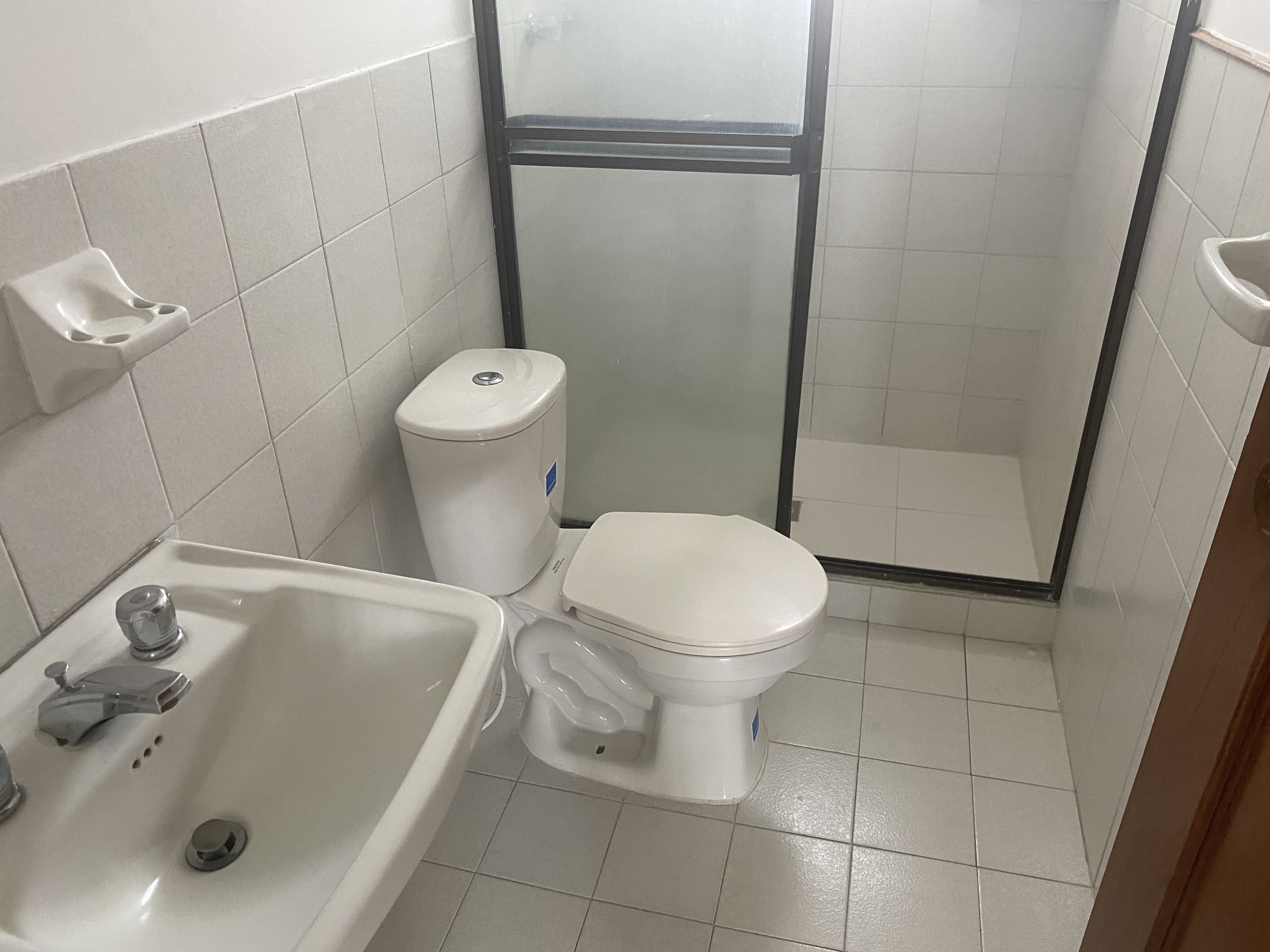 VENDO CASA DE DOS PISOS EN CONDOMINIO EN LA HACIENDA