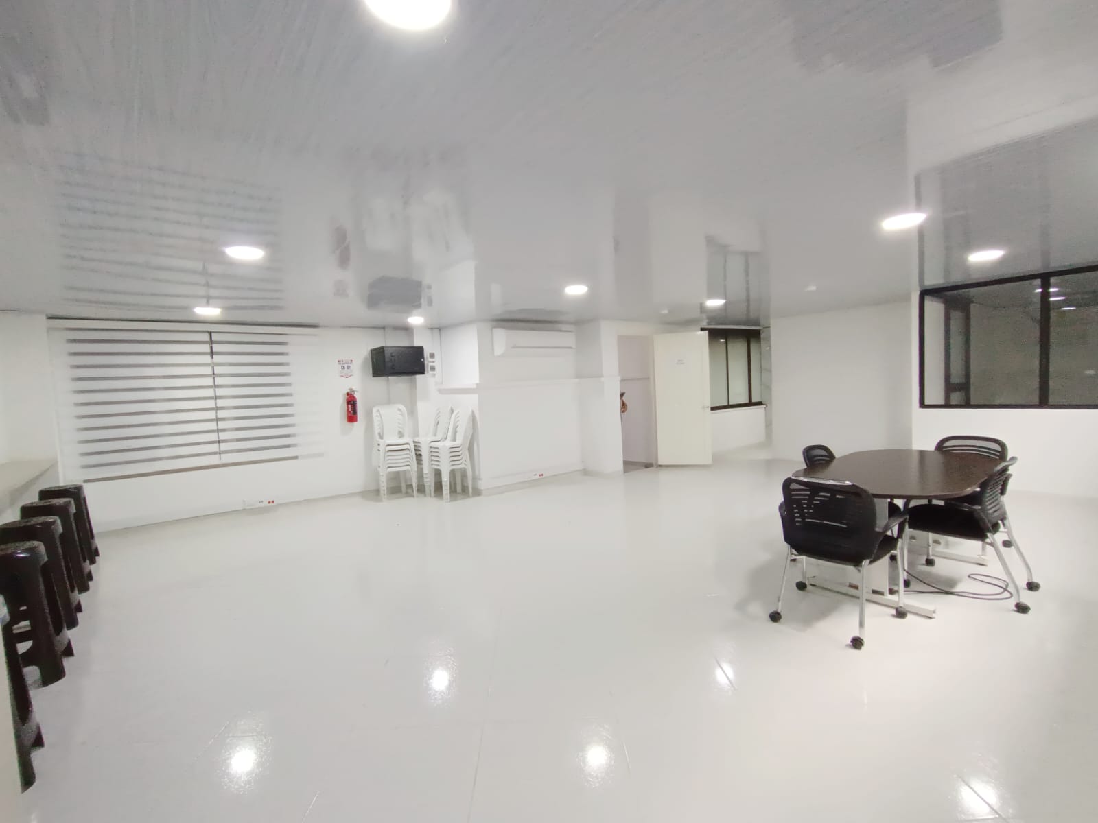 OFICINA PARA ARRIENDO Y PARA ESTRENAR EN EL BARRIO LA FLORA