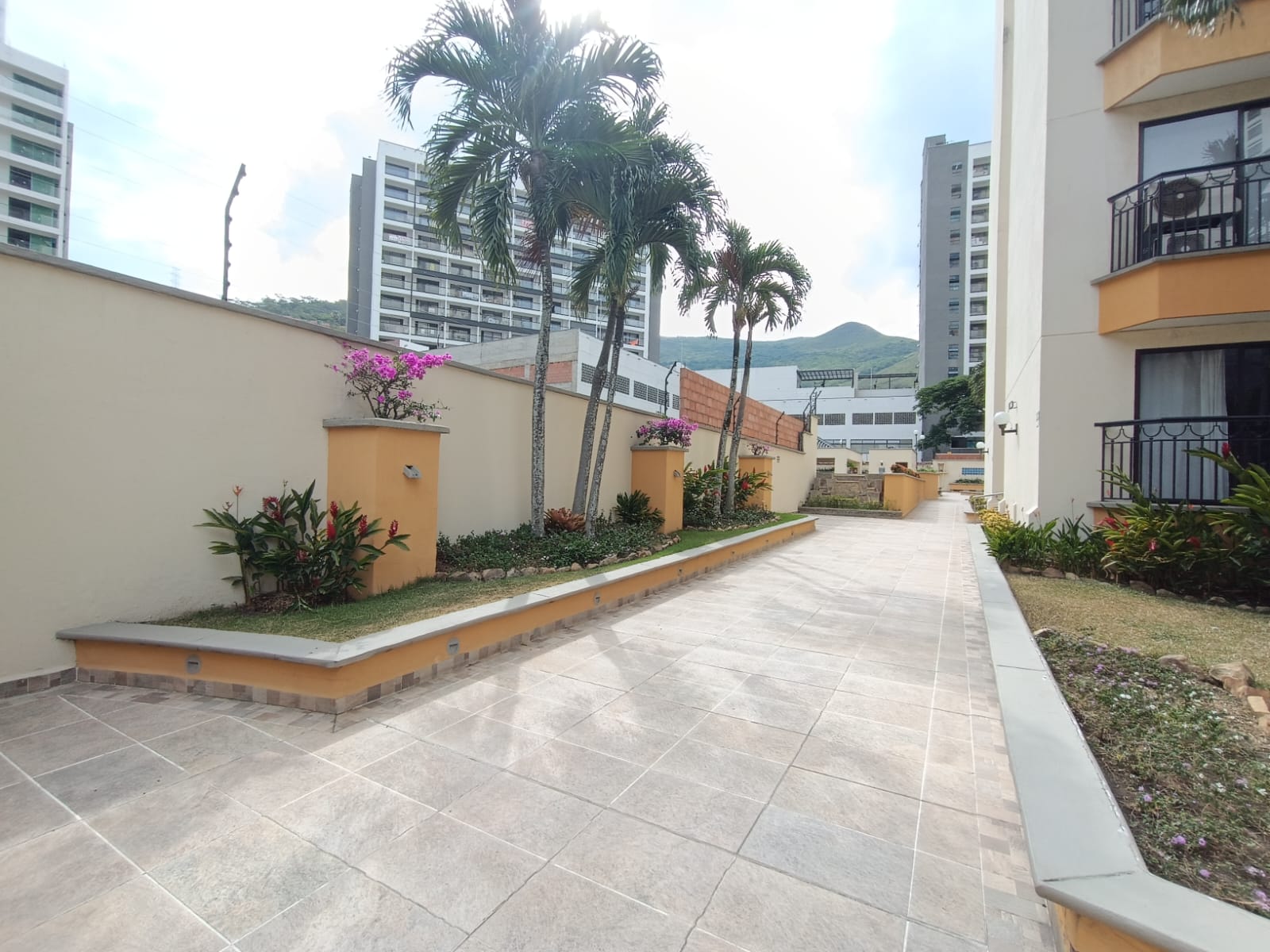 ARRIENDO APARTAMENTO AL NORTE DE CALI - EDIFICIO CARBONERO