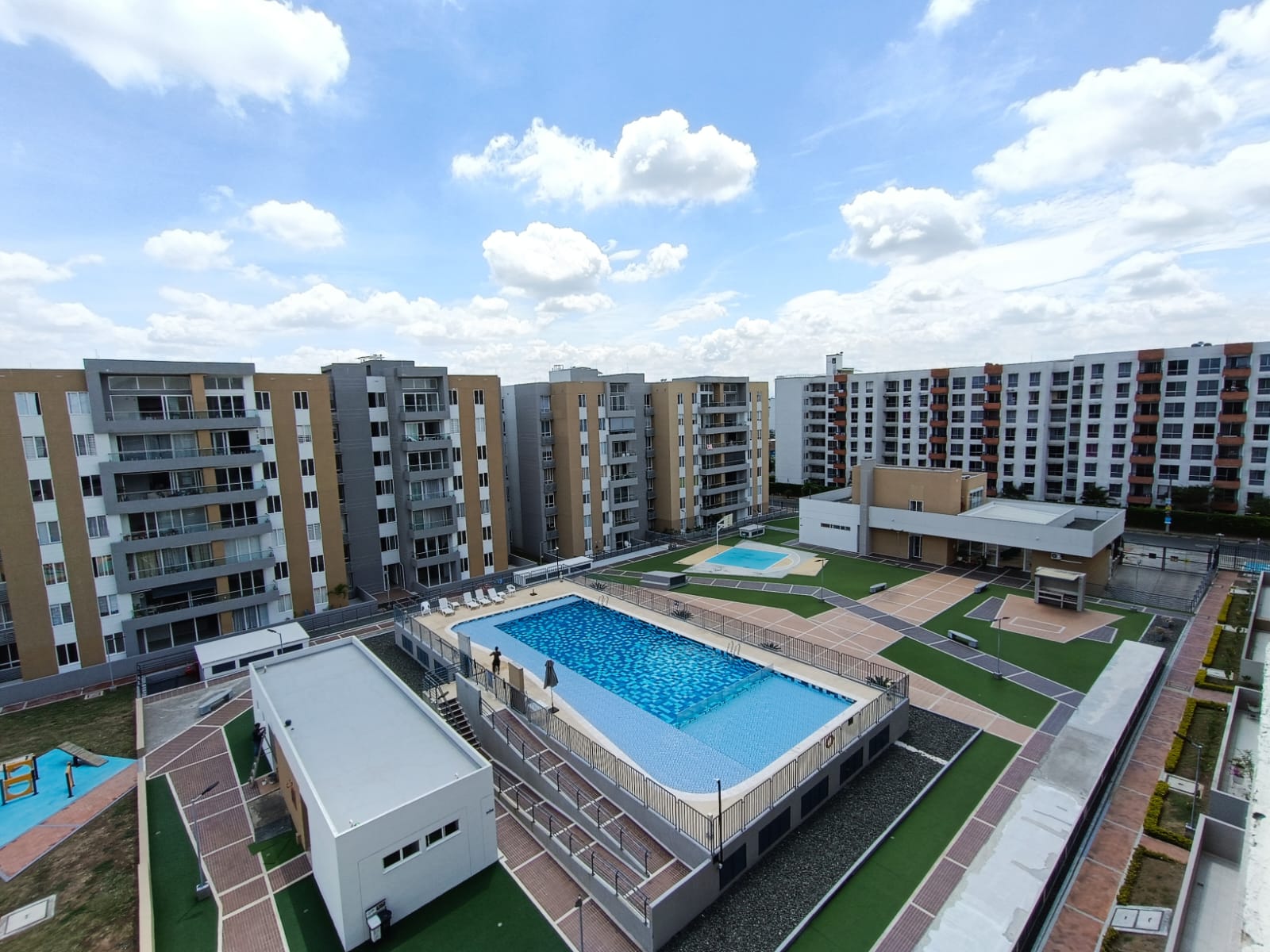 VENDO APARTAMENTO EN PISO 6 - BOSQUES DE BOCHALEMA