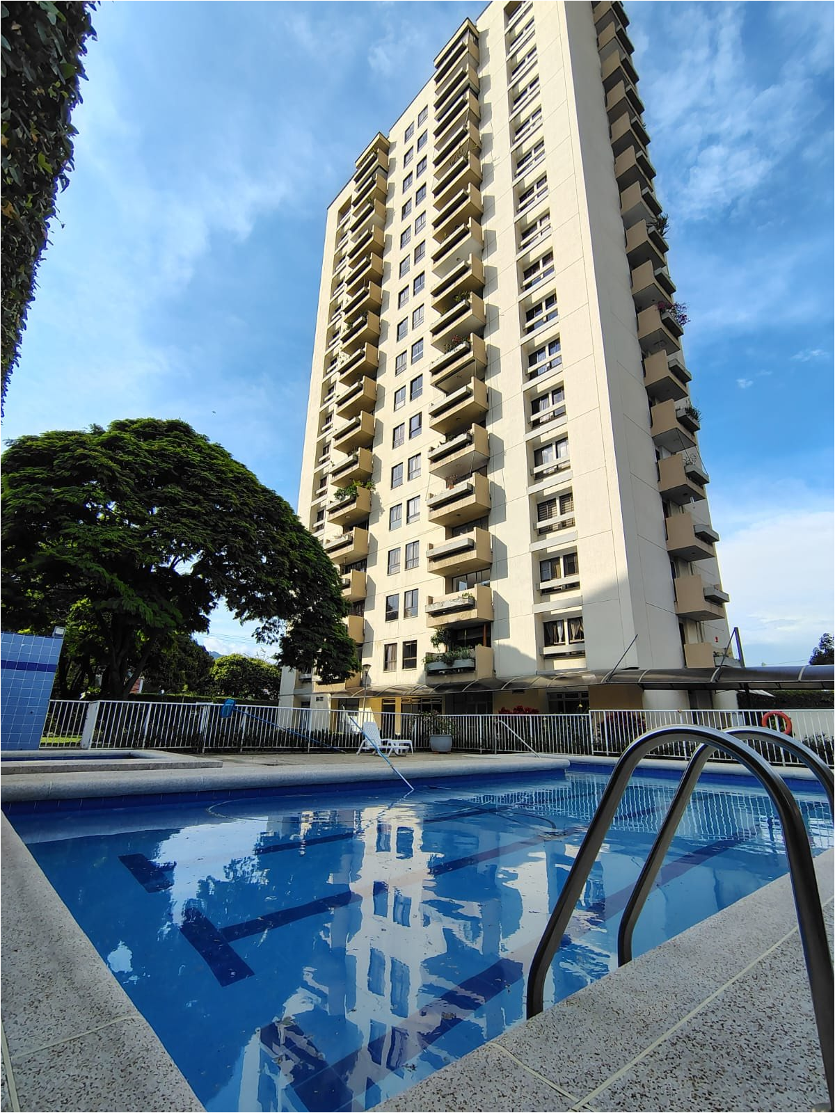 APARTAMENTO EN ARRIENDO AL NORTE DE CALI PRADOS DEL NORTE