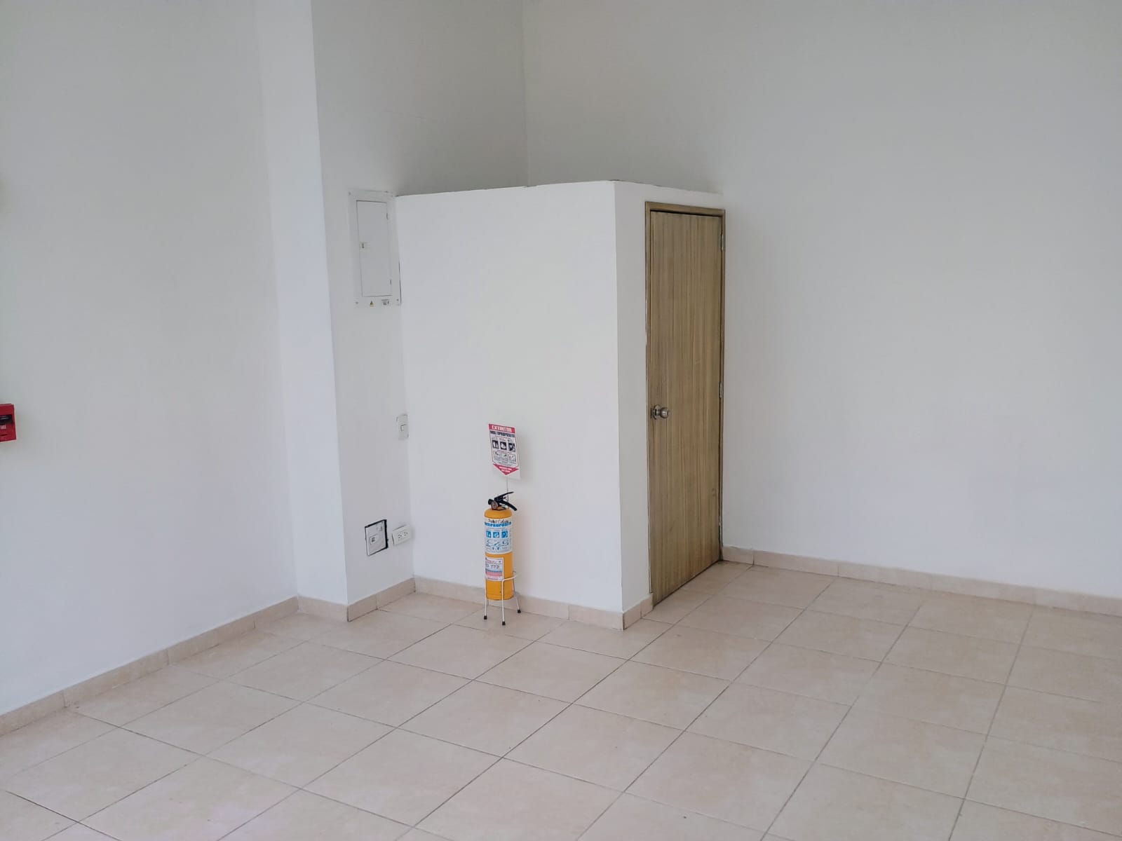 LOCAL COMERCIAL EN BOCHALEMA