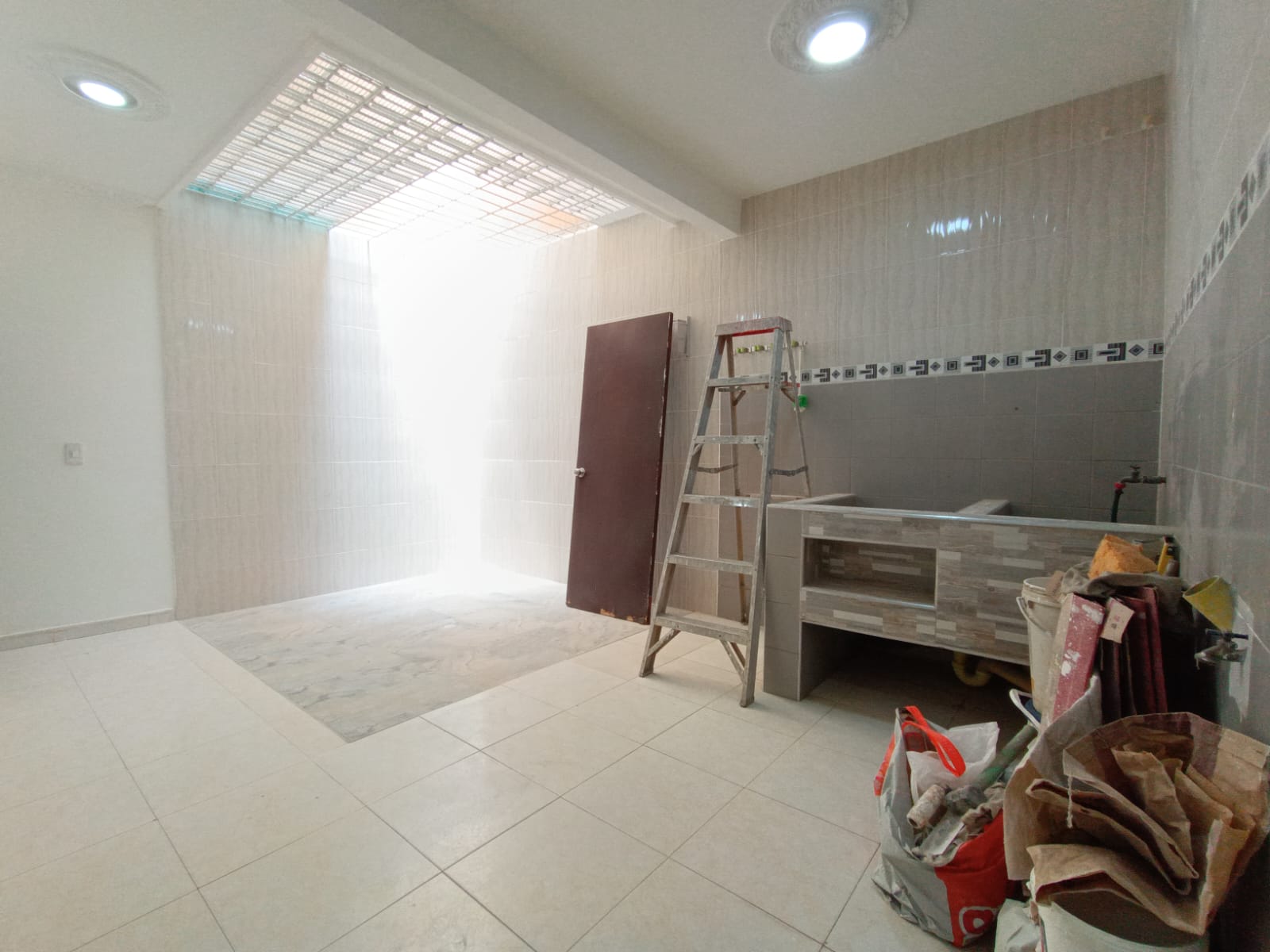 ARRIENDO CASA PRIMER PISO EN PROPIEDAD HORIZONTAL-BARRIO SAN JUDAS
