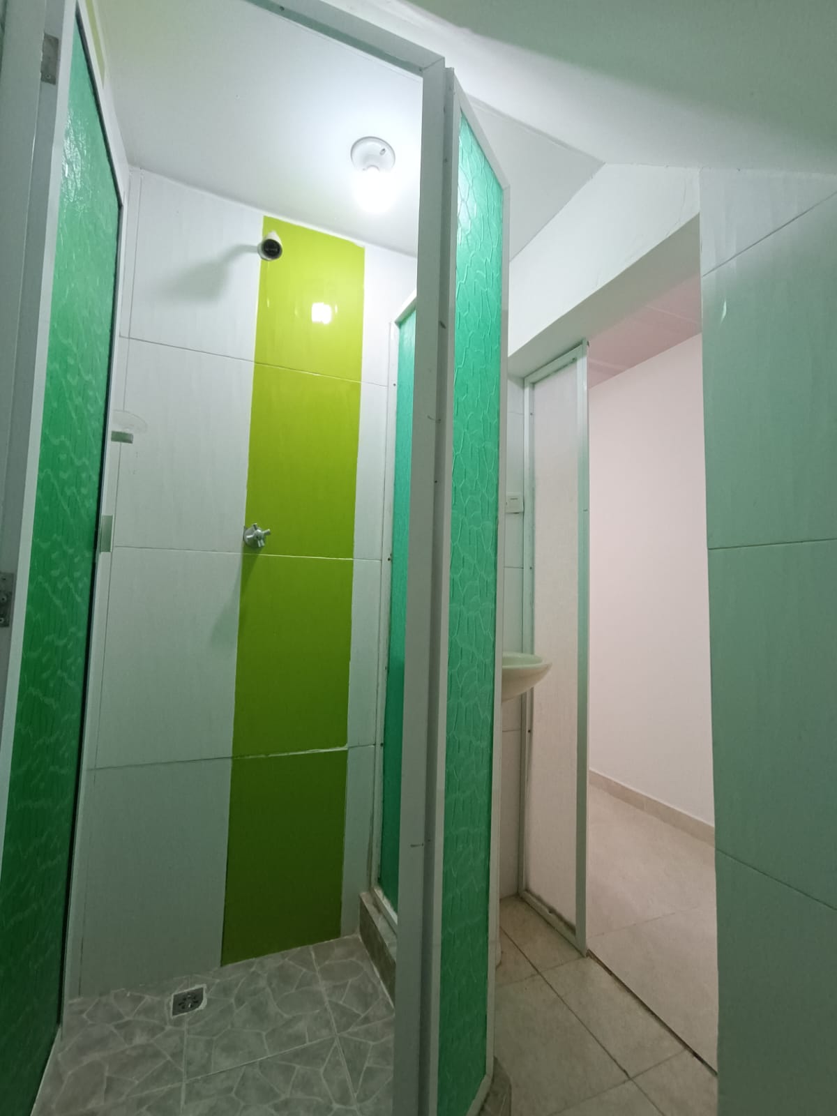 ARRIENDO APARTAESTUDIO DE DOS AMBIENTES - BARRIO EL CEDRO