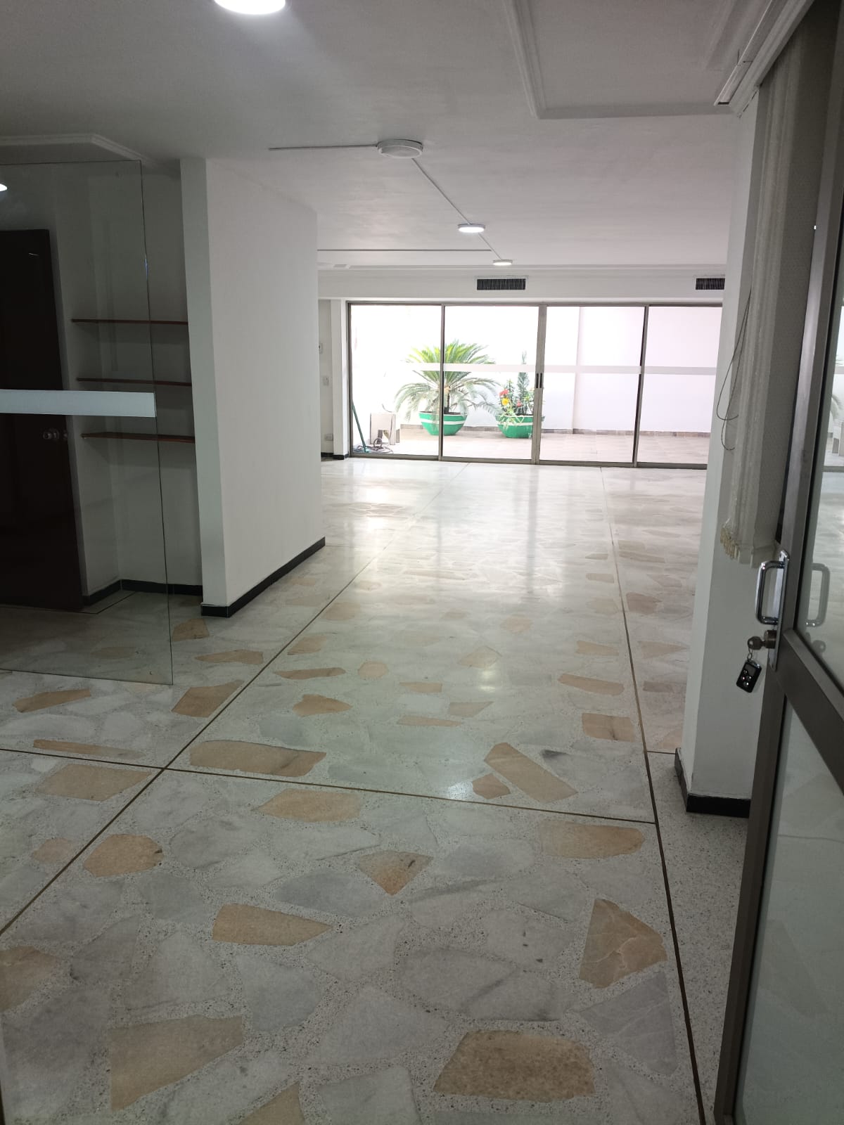 ARRIENDO OFICINA EN SANTA MONICA RESIDENCIAL EN CALI