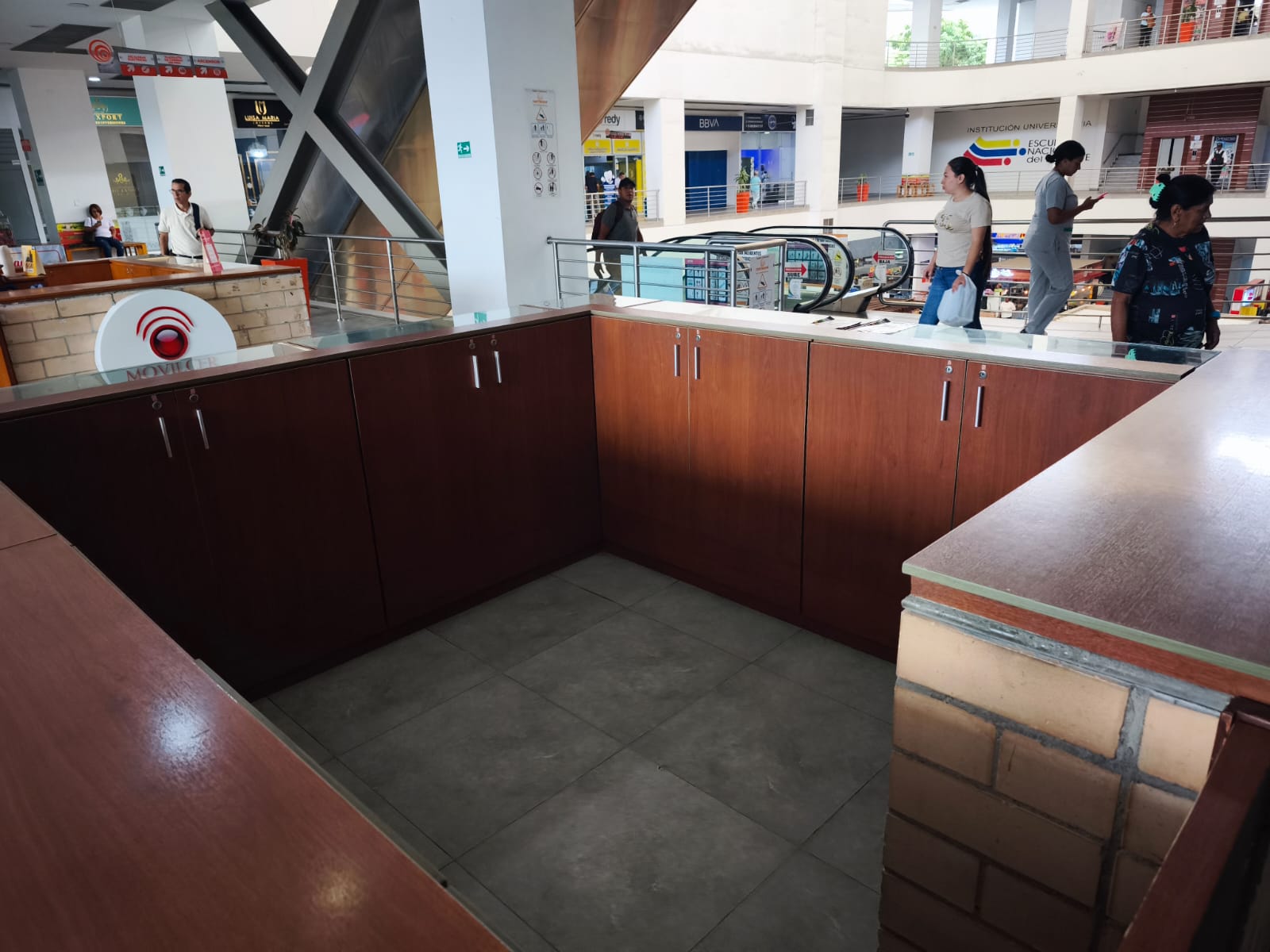 VENTA DE ISLA  EN EL CENTRO COMERCIAL CENTRO SUR EN CALI