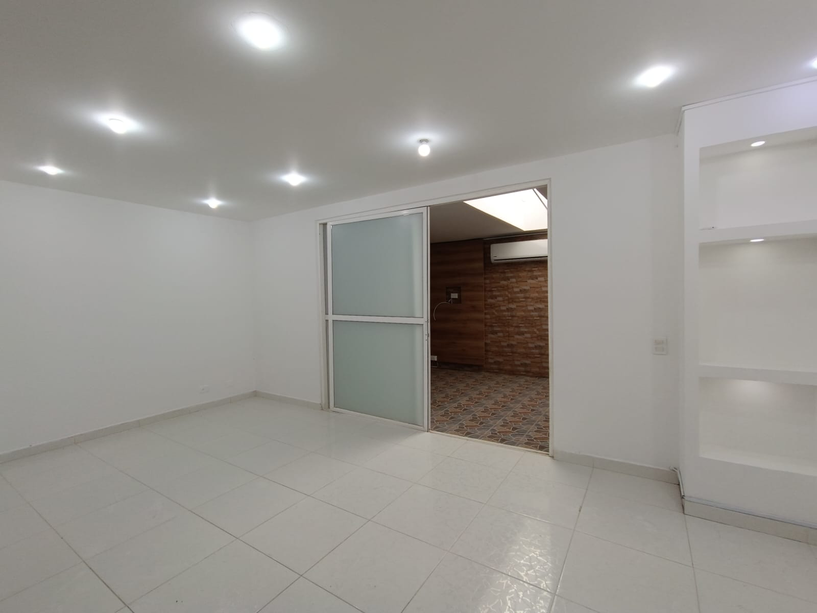 ARRIENDO CASA DE DOS PISOS EN CONJUNTO EN JAMUNDI - CONJUNTO ALEGRA