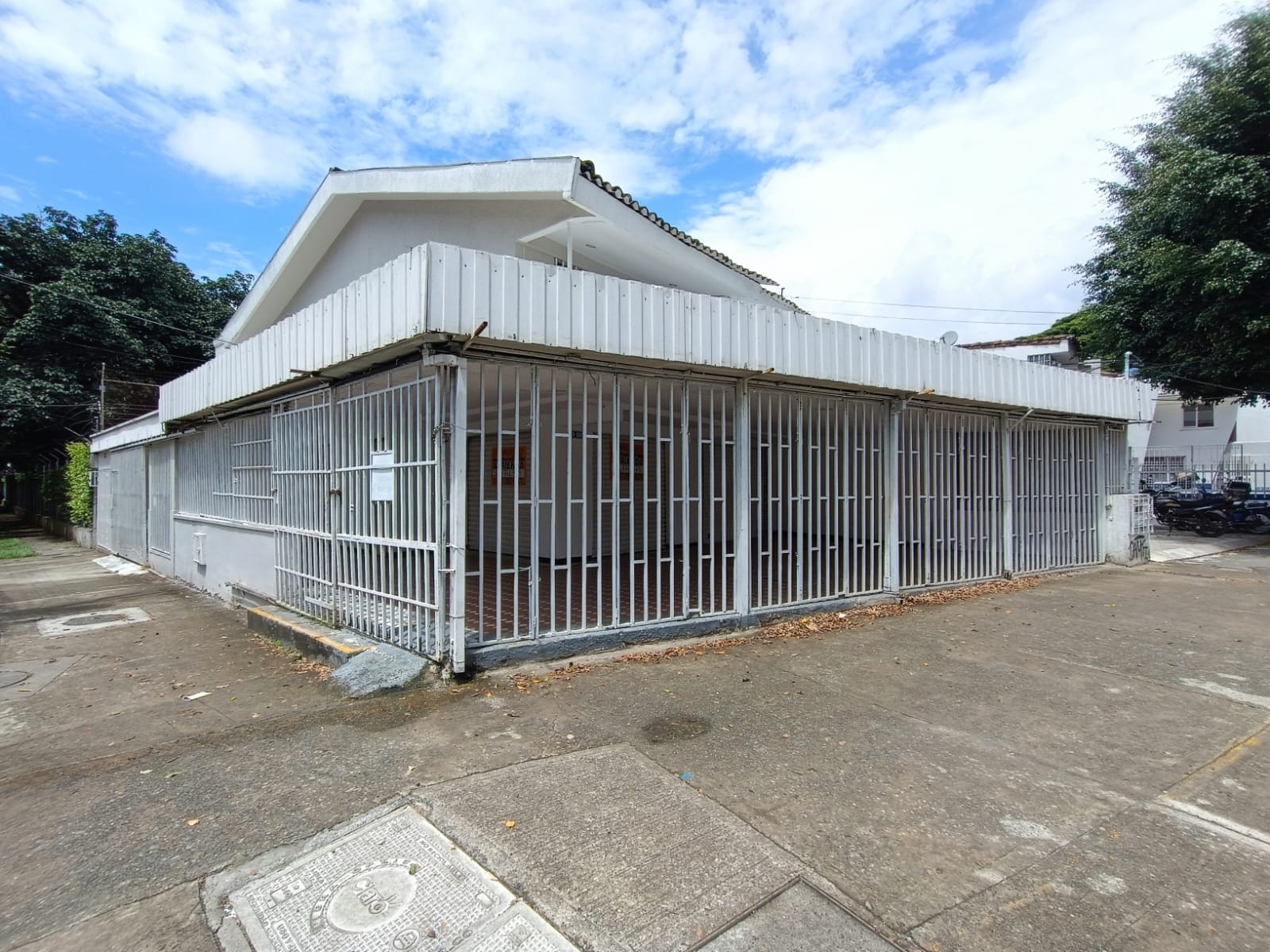 LOCAL ESQUINERO PARA ARRIENDO AL SUR DE CALI EN EL BARRIO CAMINO REAL