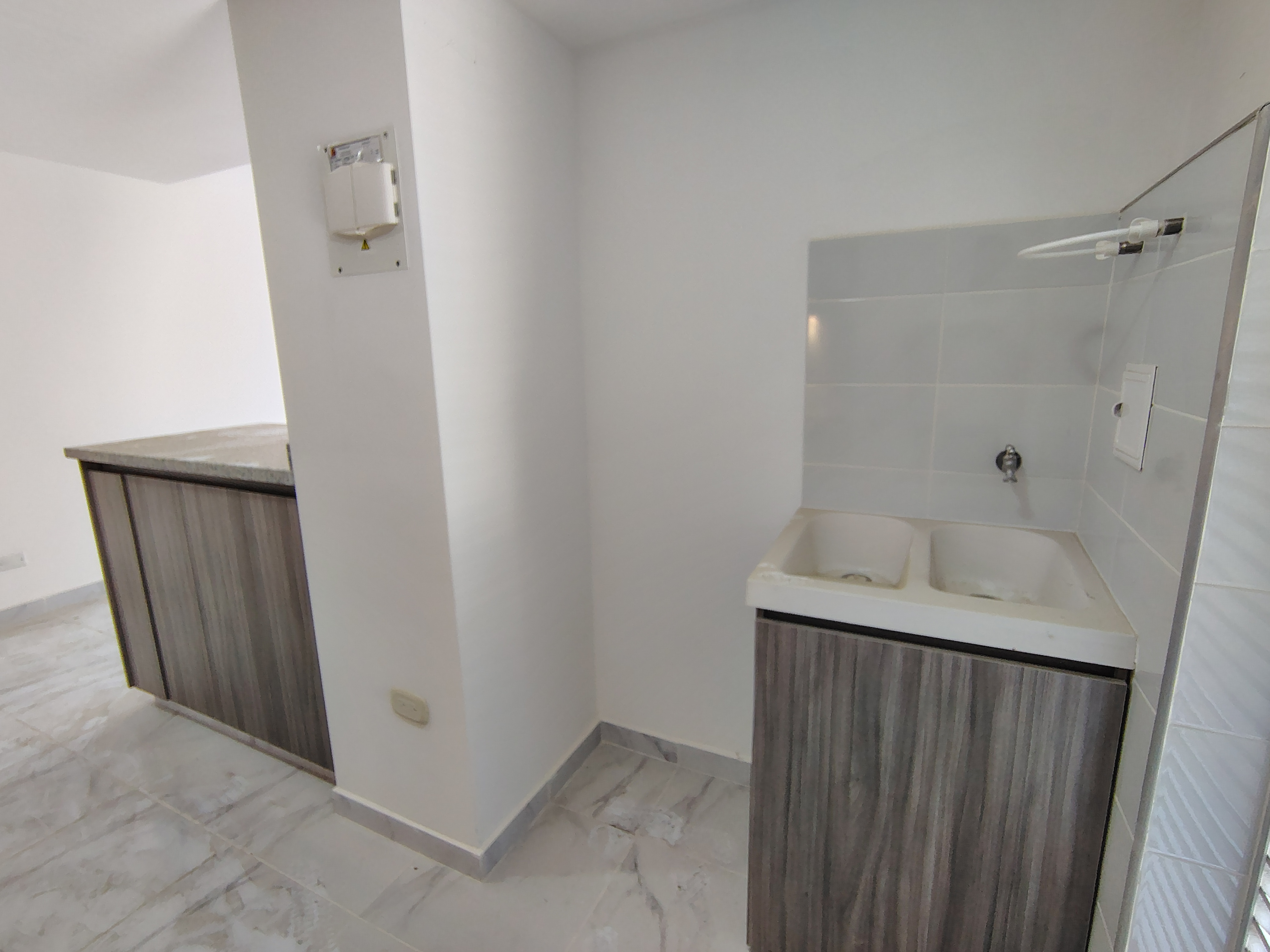 ARRIENDO APARTAMENTO  EN CIUDADELA MELENDEZ  CR CUARZO 807