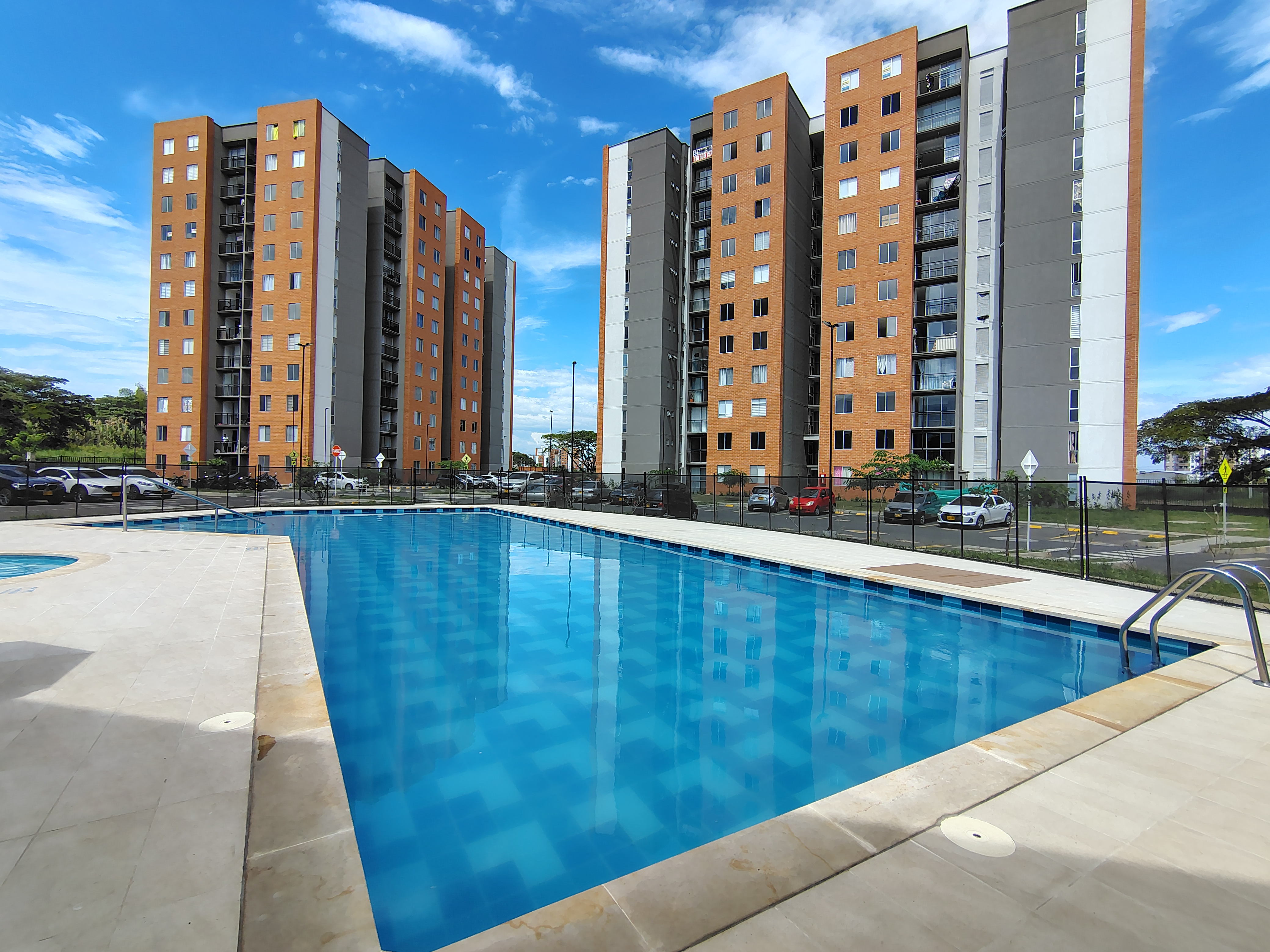 ARRIENDO APARTAMENTO  EN CIUDADELA MELENDEZ  CR CUARZO 807