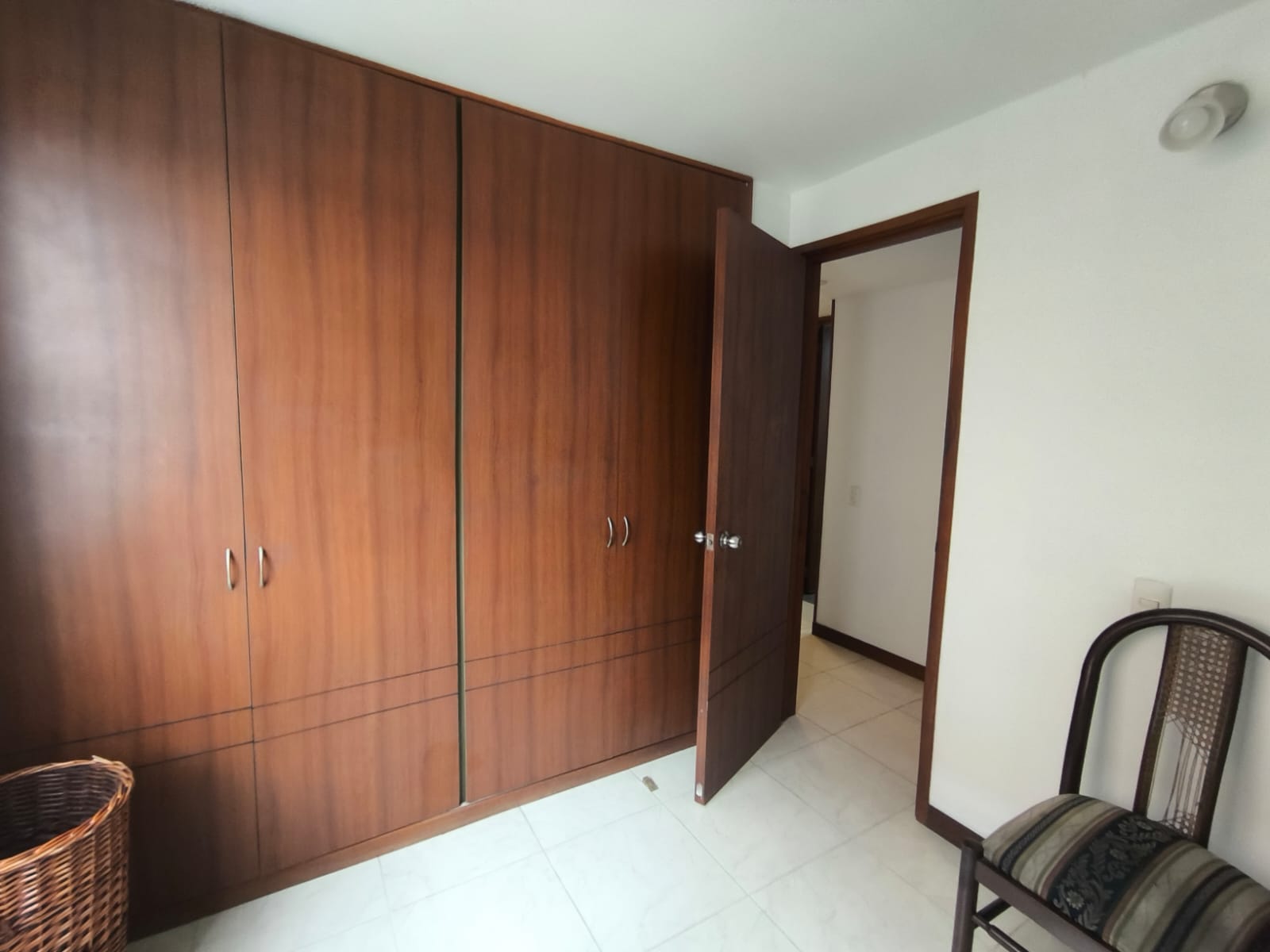 VENDO APARTAMENTO EN  BARRIO LA HACIENDA