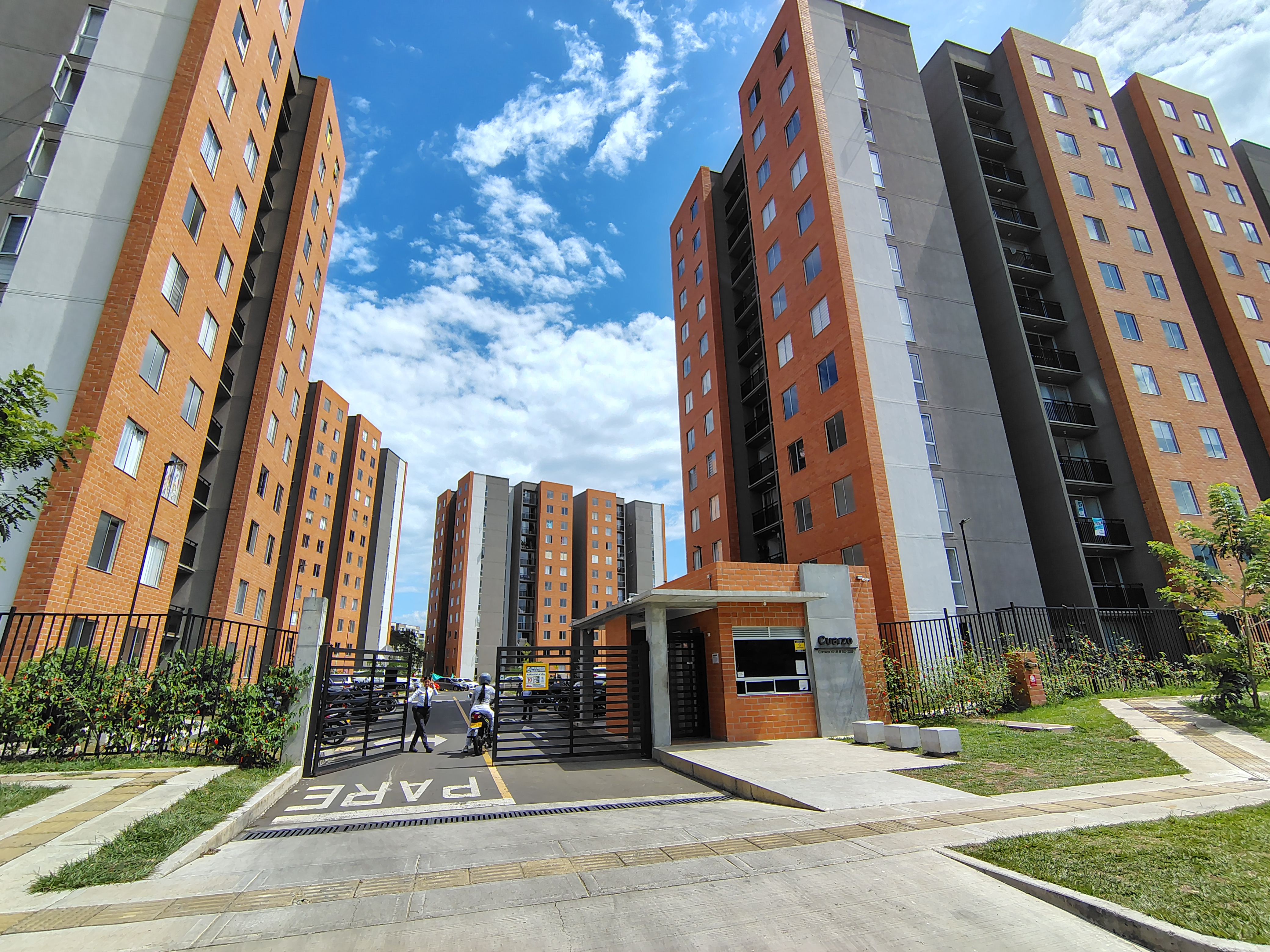 ARRIENDO APARTAMENTO  EN CIUDADELA MELENDEZ  CR CUARZO 807