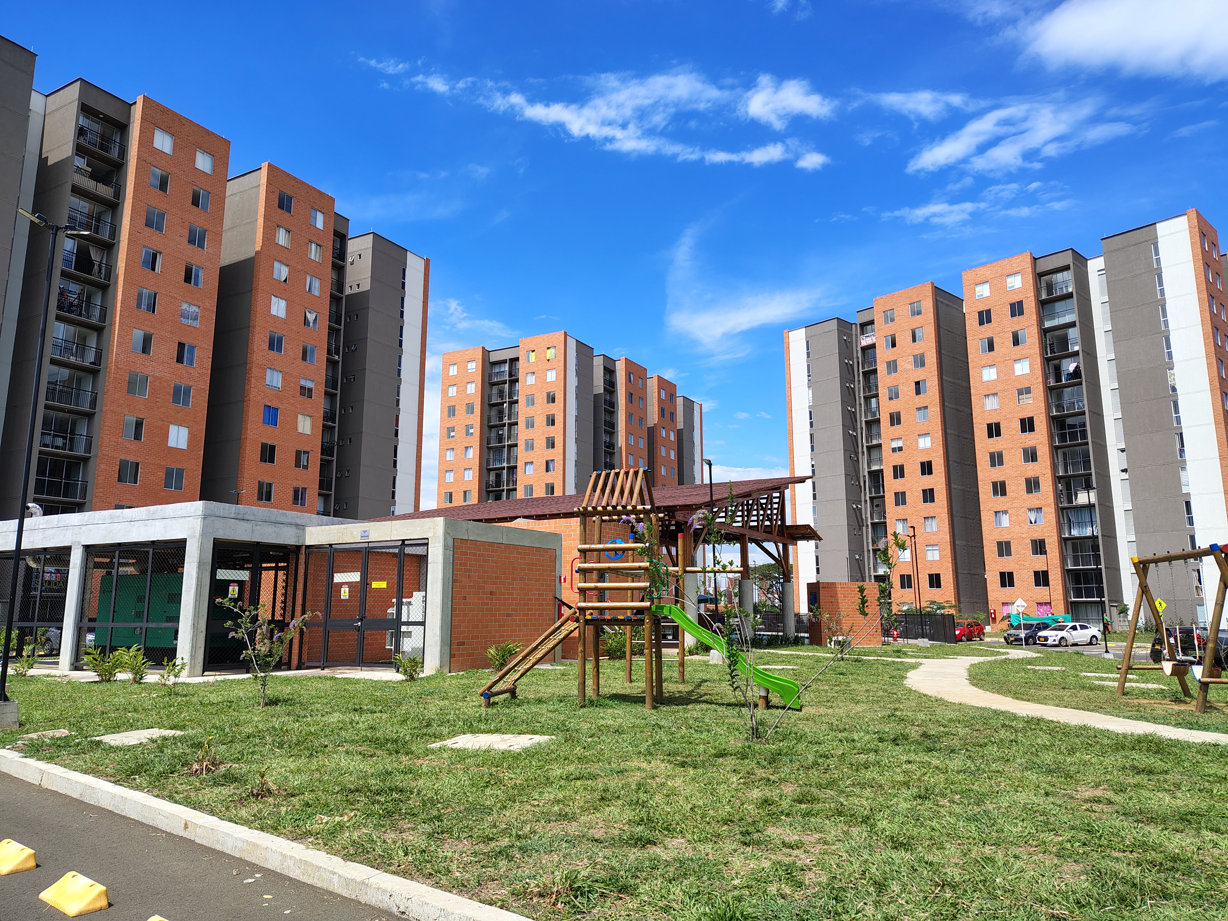 ARRIENDO APARTAMENTO  EN CIUDADELA MELENDEZ  CR CUARZO 807