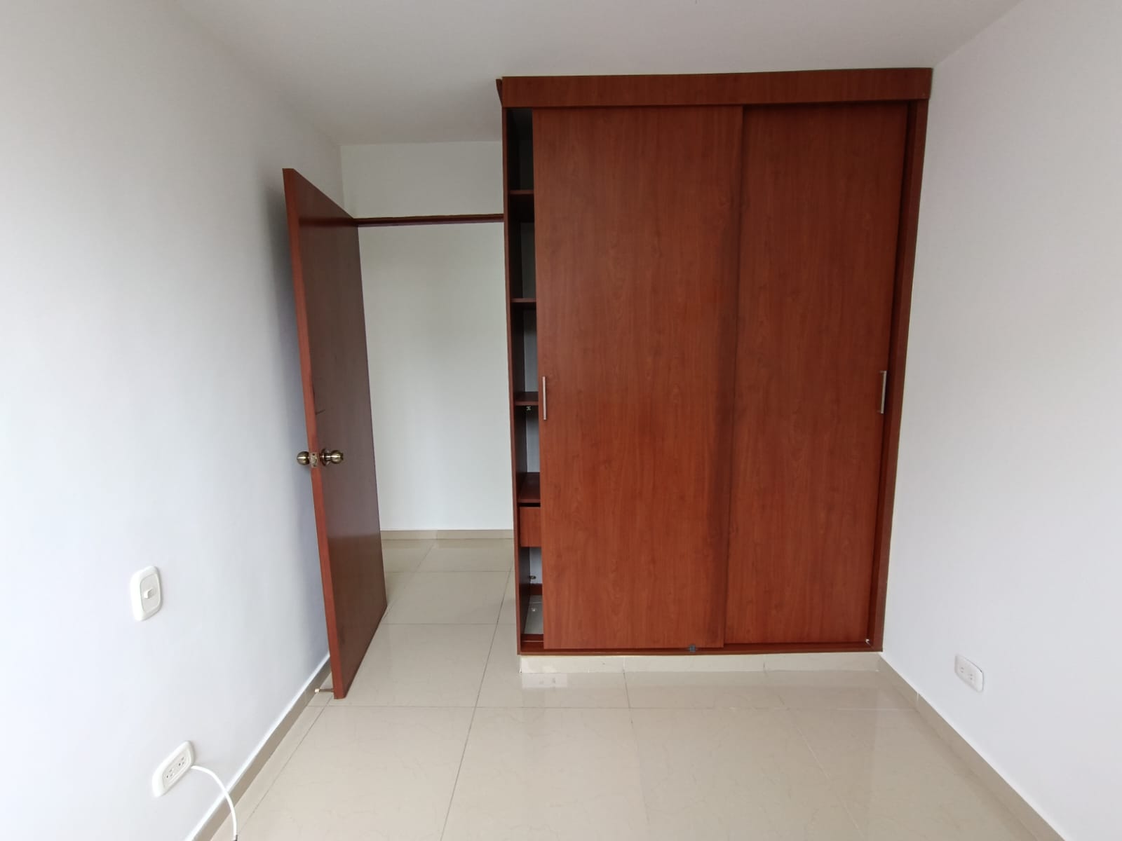 ARRIENDO APARTAMENTO EN CIUDAD GUABINAS - CR SALENTO