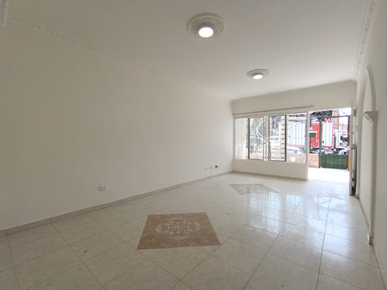 ARRIENDO CASA PRIMER PISO EN PROPIEDAD HORIZONTAL-BARRIO SAN JUDAS