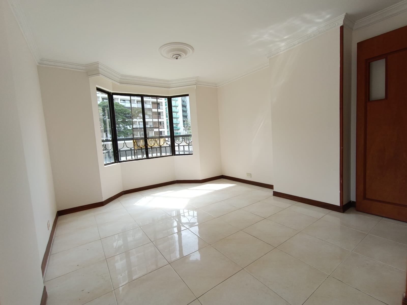ARRIENDO APARTAMENTO AL NORTE DE CALI - EDIFICIO CARBONERO