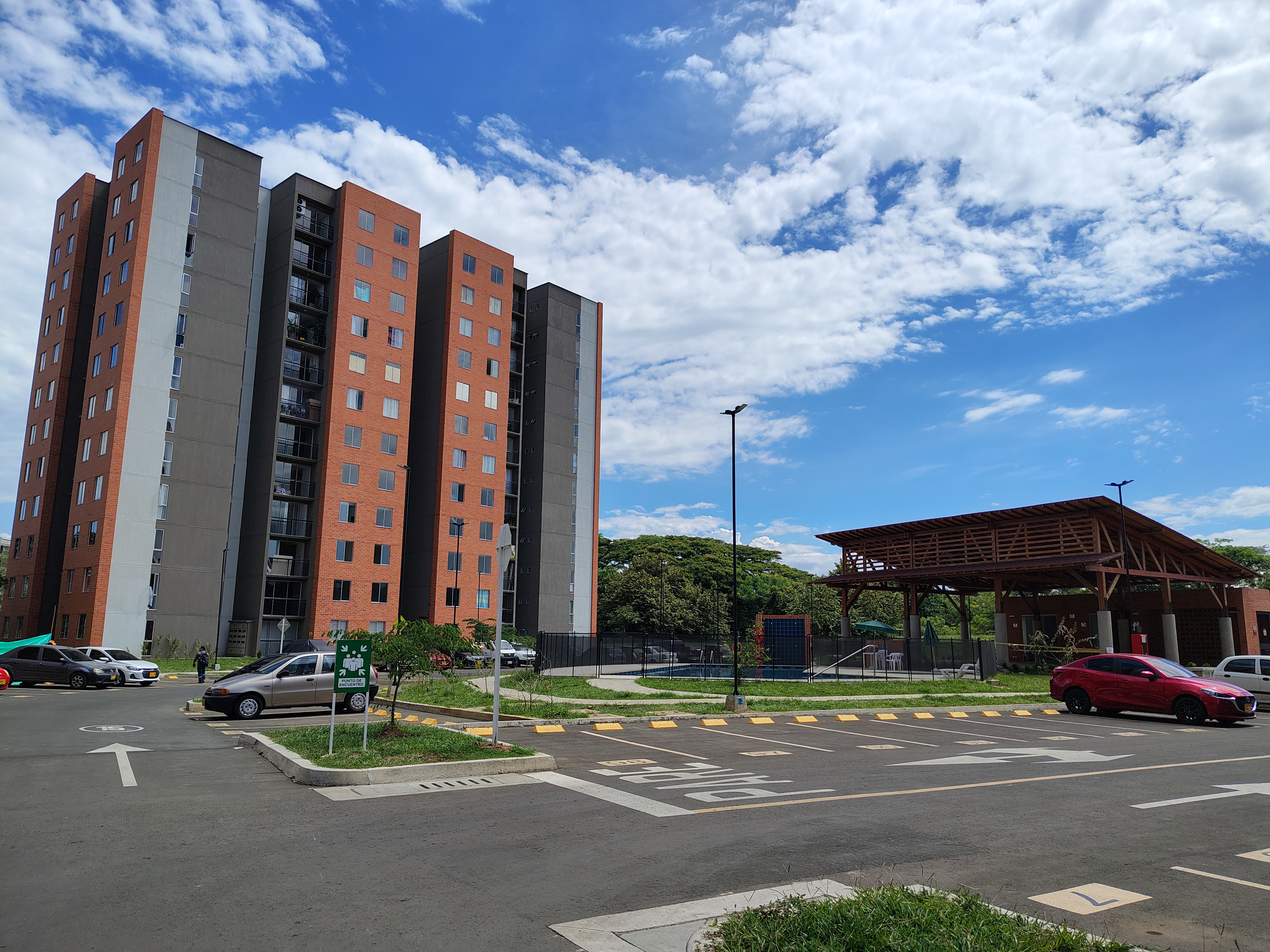 ARRIENDO APARTAMENTO  EN CIUDADELA MELENDEZ  CR CUARZO 807