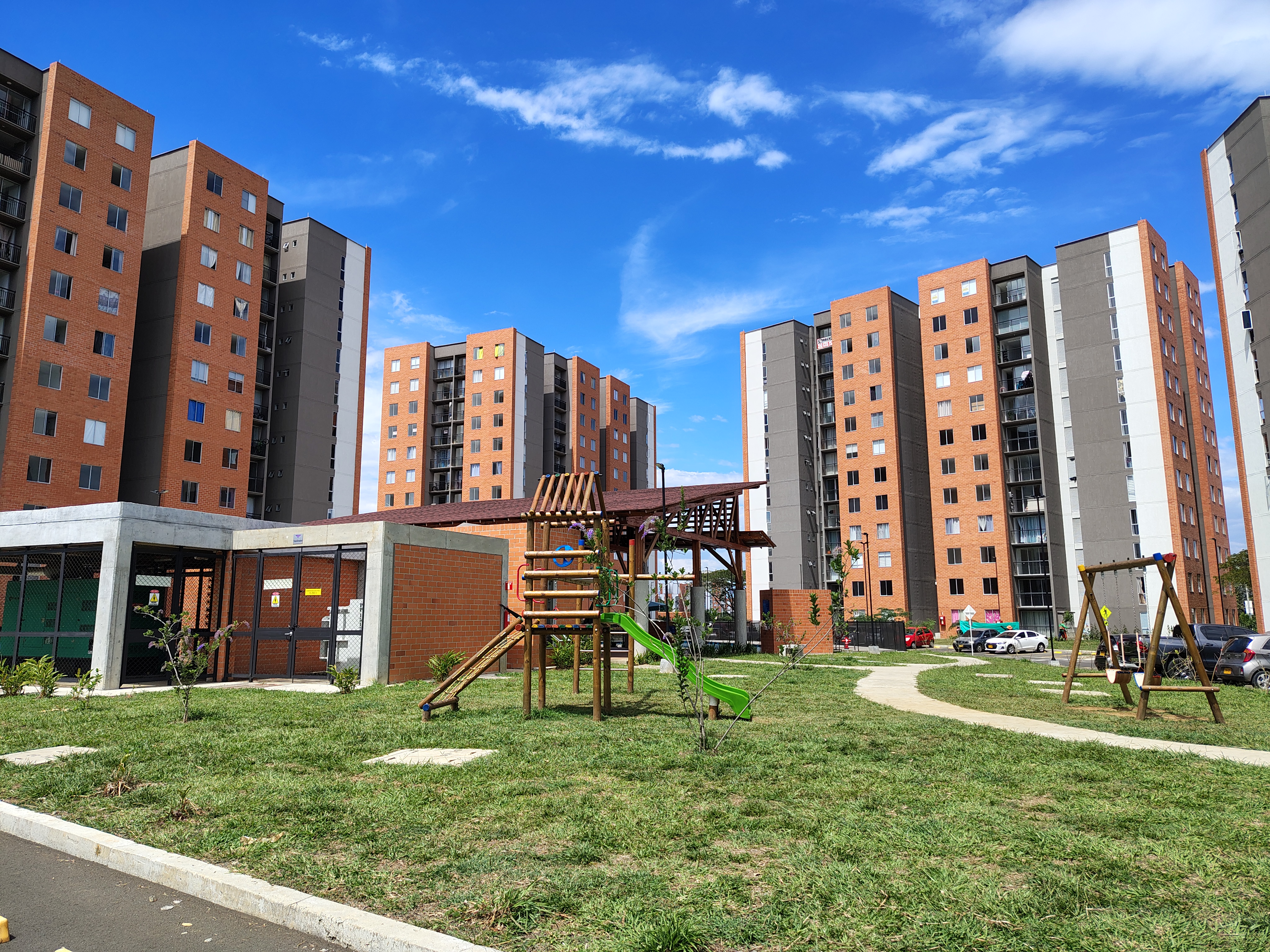 ARRIENDO APARTAMENTO  EN CIUDADELA MELENDEZ  CR CUARZO 807