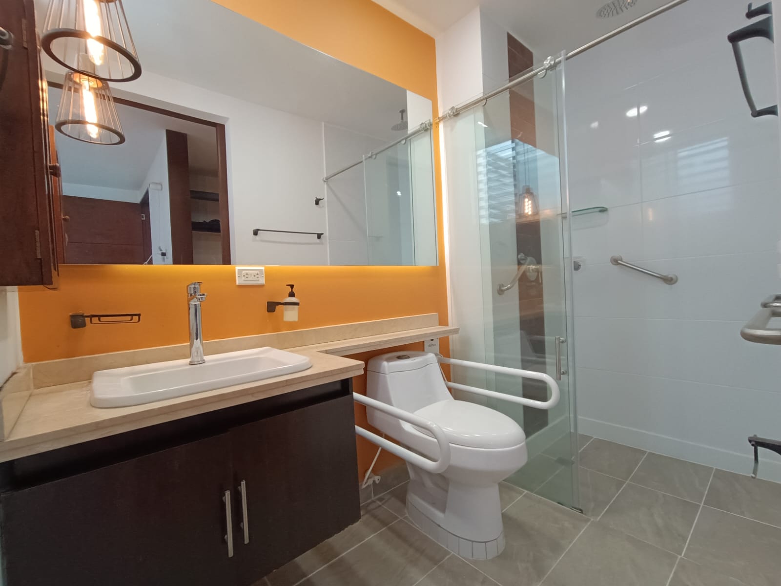 Arriendo Apartamento Edificio Montjuic - Barrio Santa Teresita