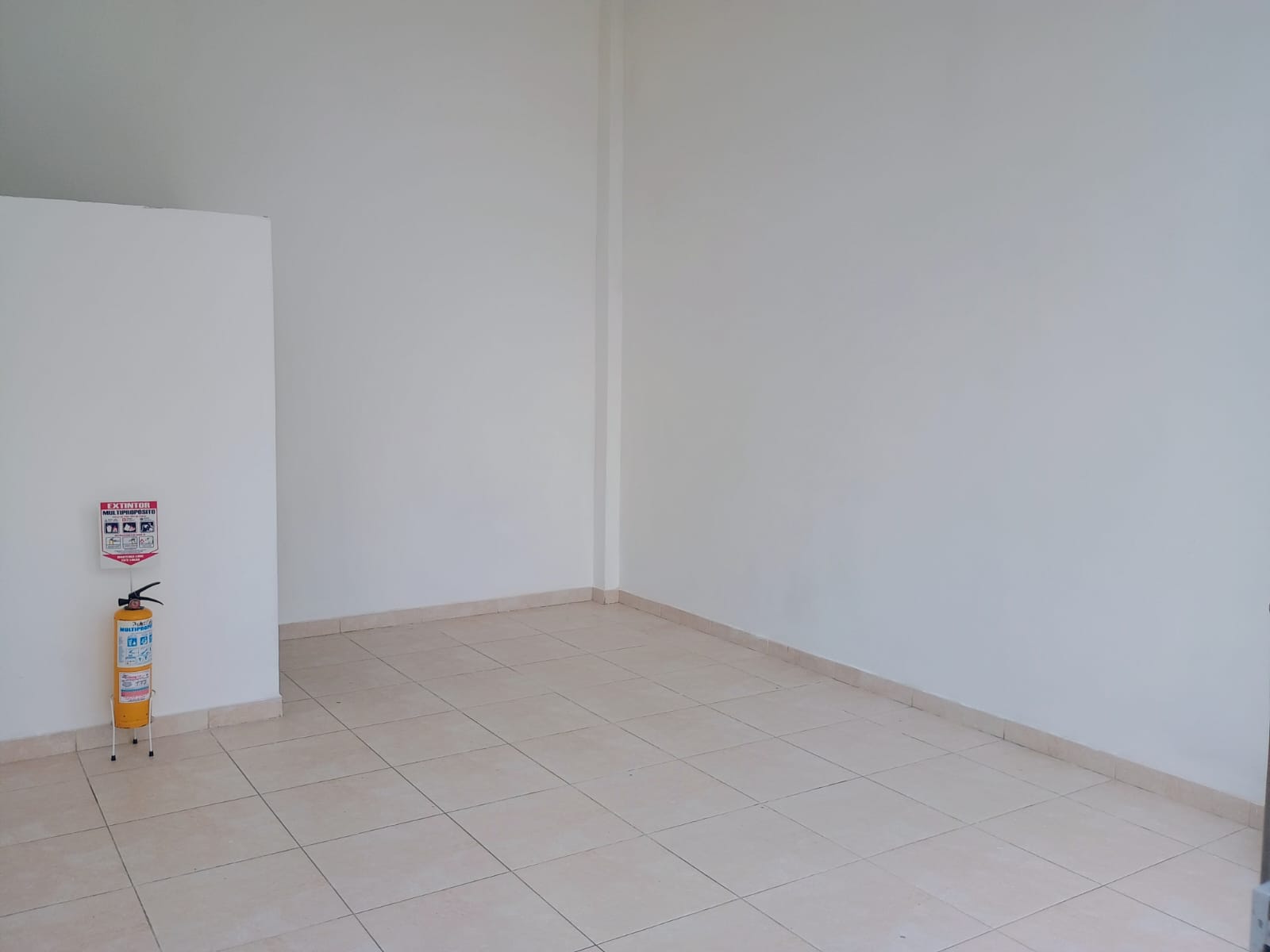 LOCAL COMERCIAL EN BOCHALEMA