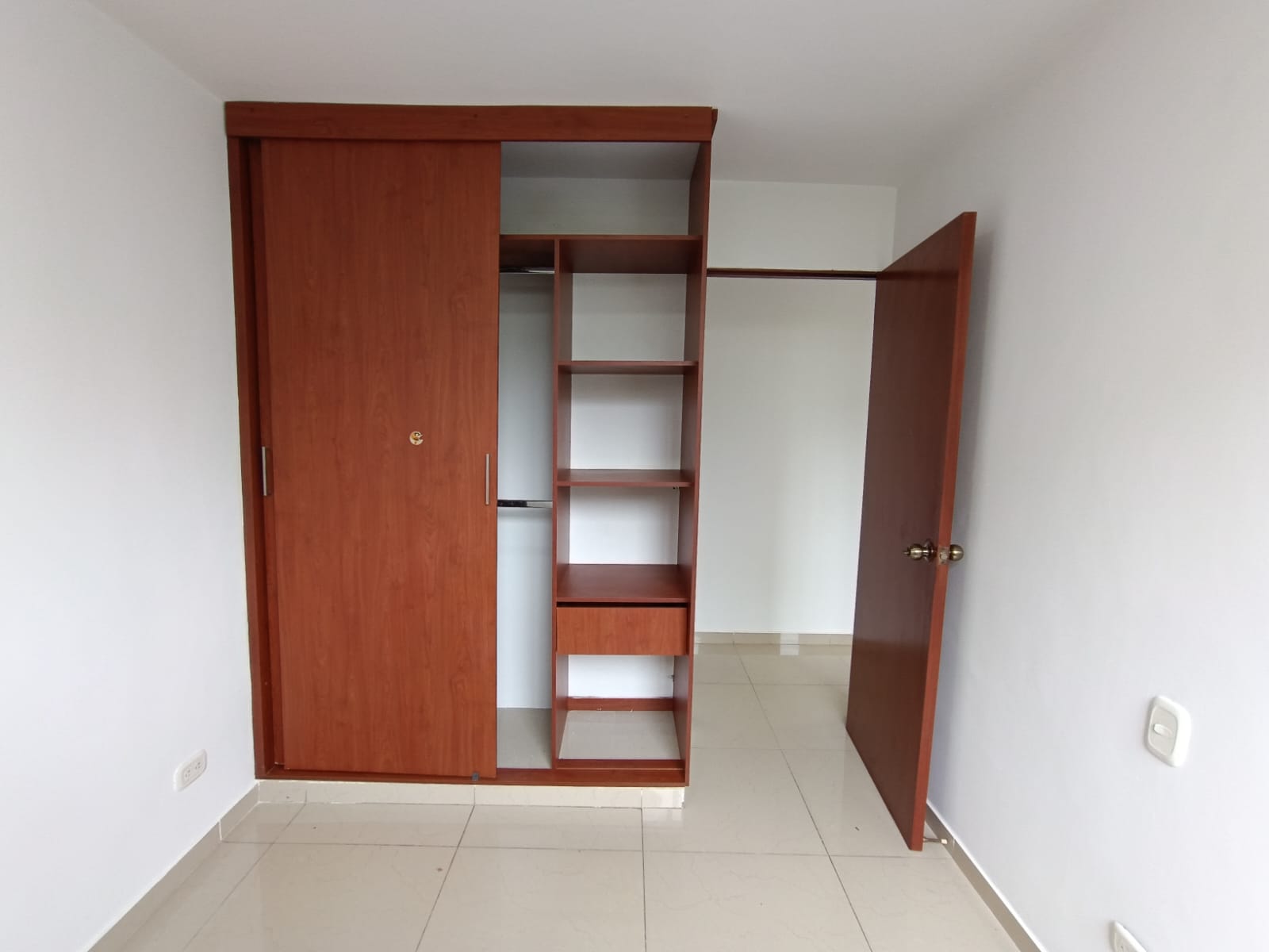 ARRIENDO APARTAMENTO EN CIUDAD GUABINAS - CR SALENTO