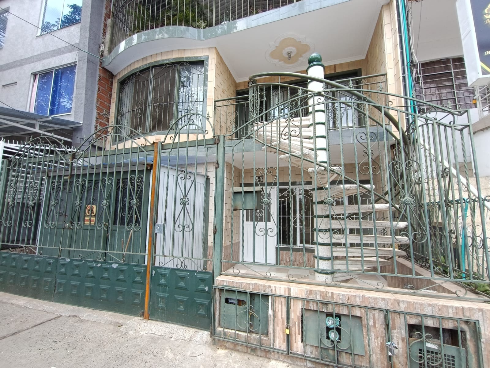 ARRIENDO CASA PRIMER PISO EN PROPIEDAD HORIZONTAL-BARRIO SAN JUDAS