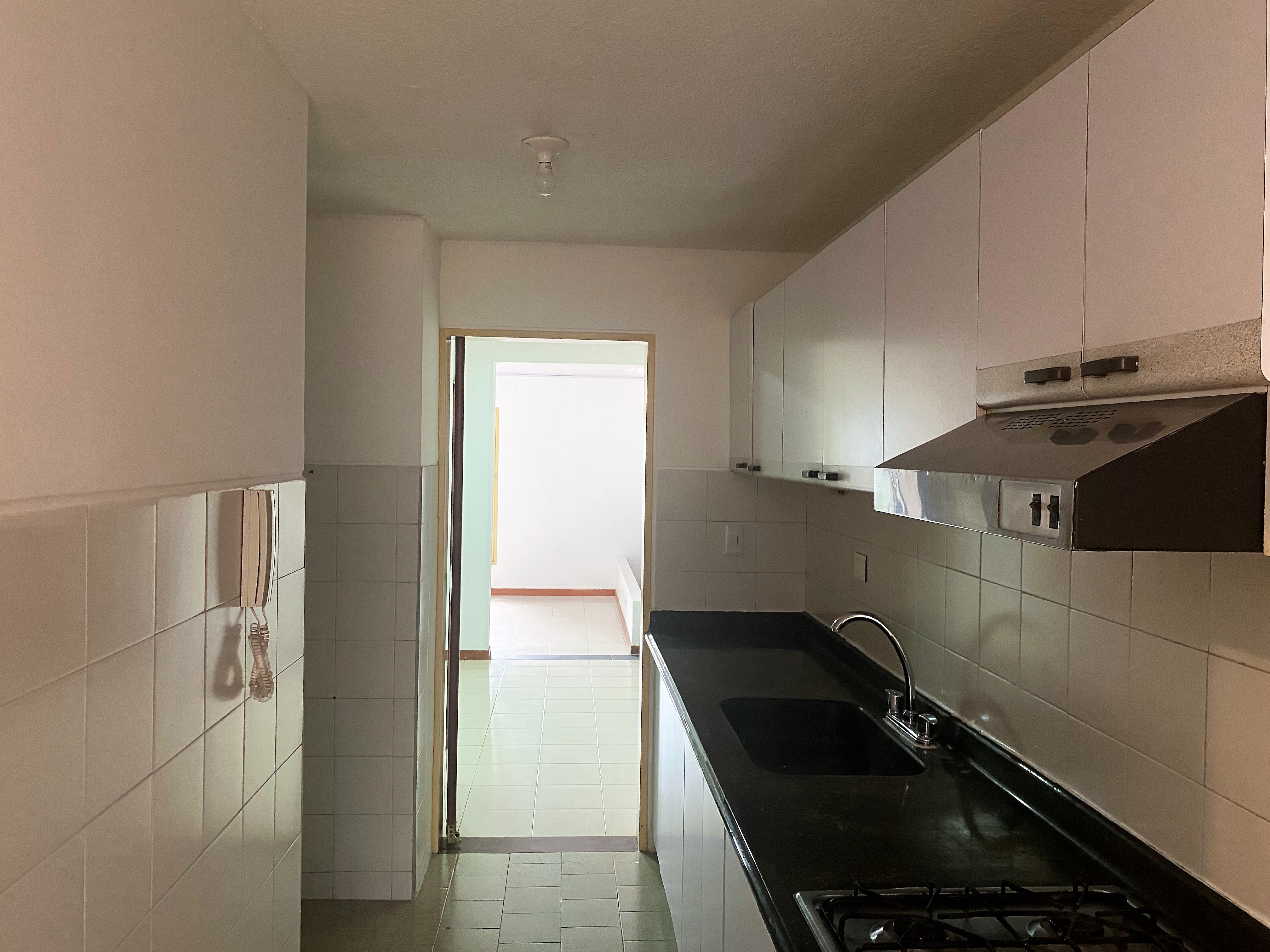 VENDO CASA DE DOS PISOS EN CONDOMINIO EN LA HACIENDA