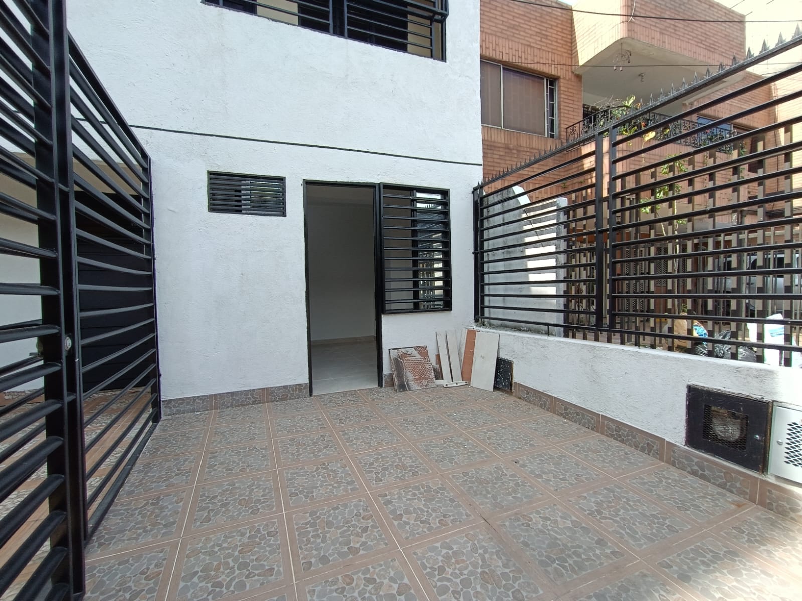 ARRIENDO APARTAESTUDIO DE DOS AMBIENTES - BARRIO EL CEDRO