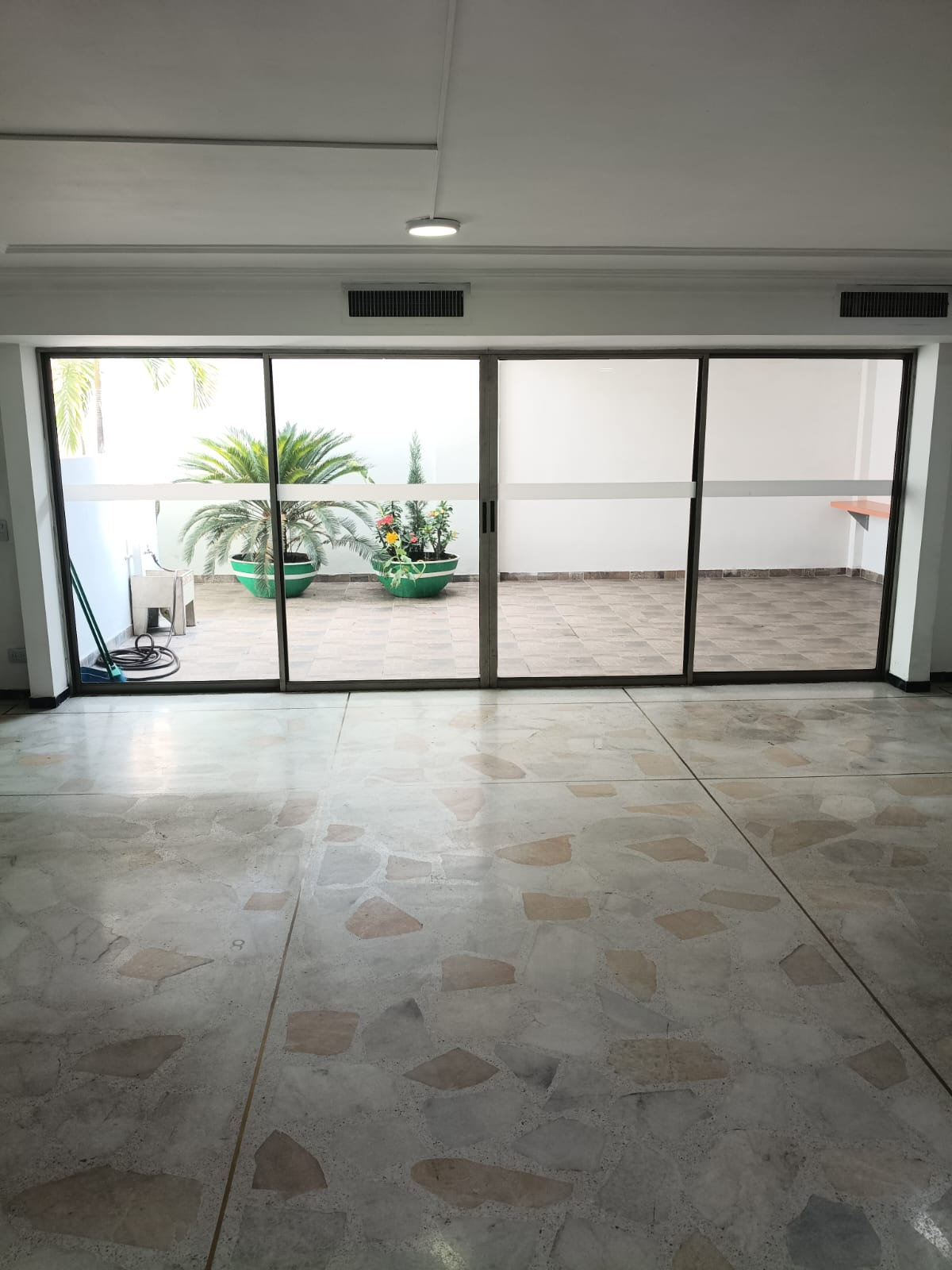 ARRIENDO OFICINA EN SANTA MONICA RESIDENCIAL EN CALI