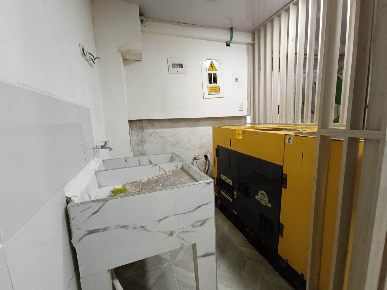 OFICINA PARA ARRIENDO Y PARA ESTRENAR EN EL BARRIO LA FLORA