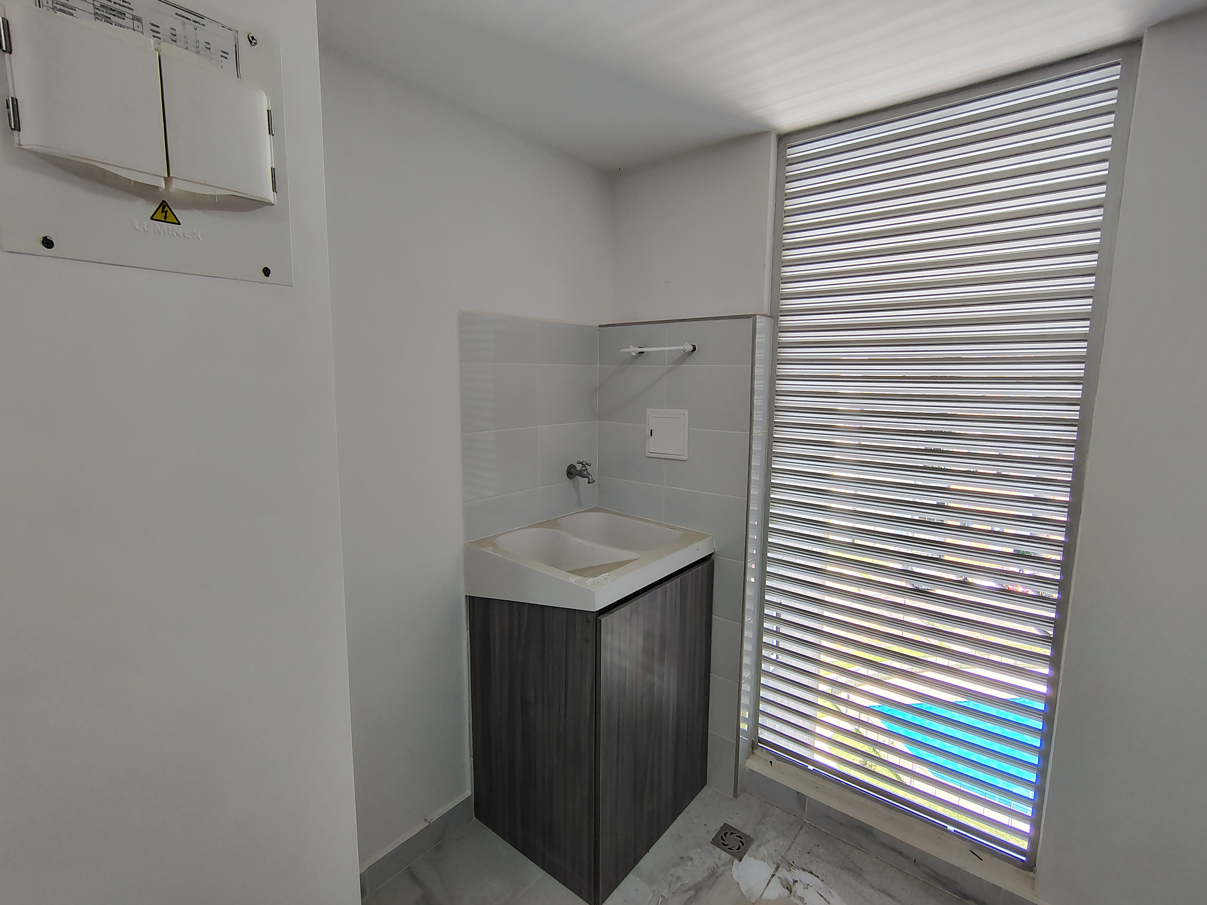 ARRIENDO APARTAMENTO  EN CIUDADELA MELENDEZ  CR CUARZO 807