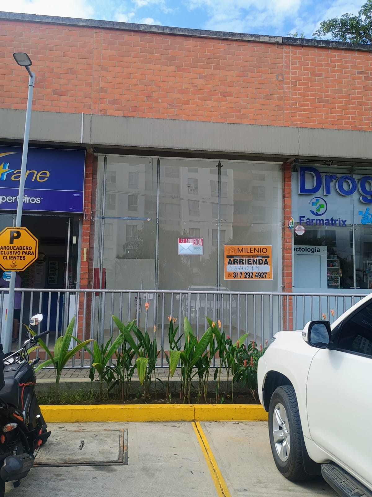 LOCAL COMERCIAL EN BOCHALEMA