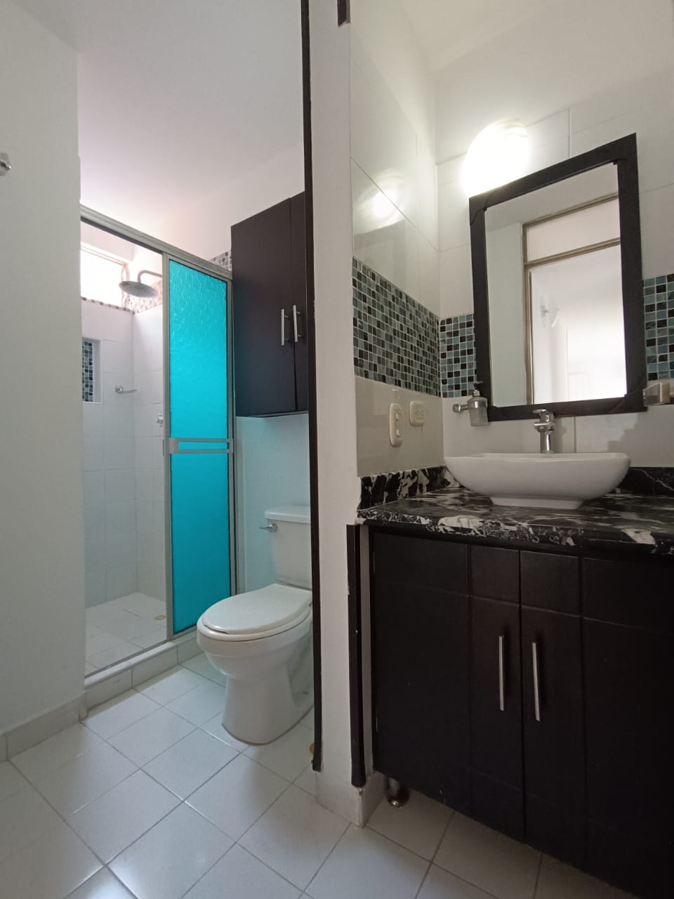 VENDO APARTAMENTO EN PISO 5 SIN ASCENSOR - EN CALICANTO