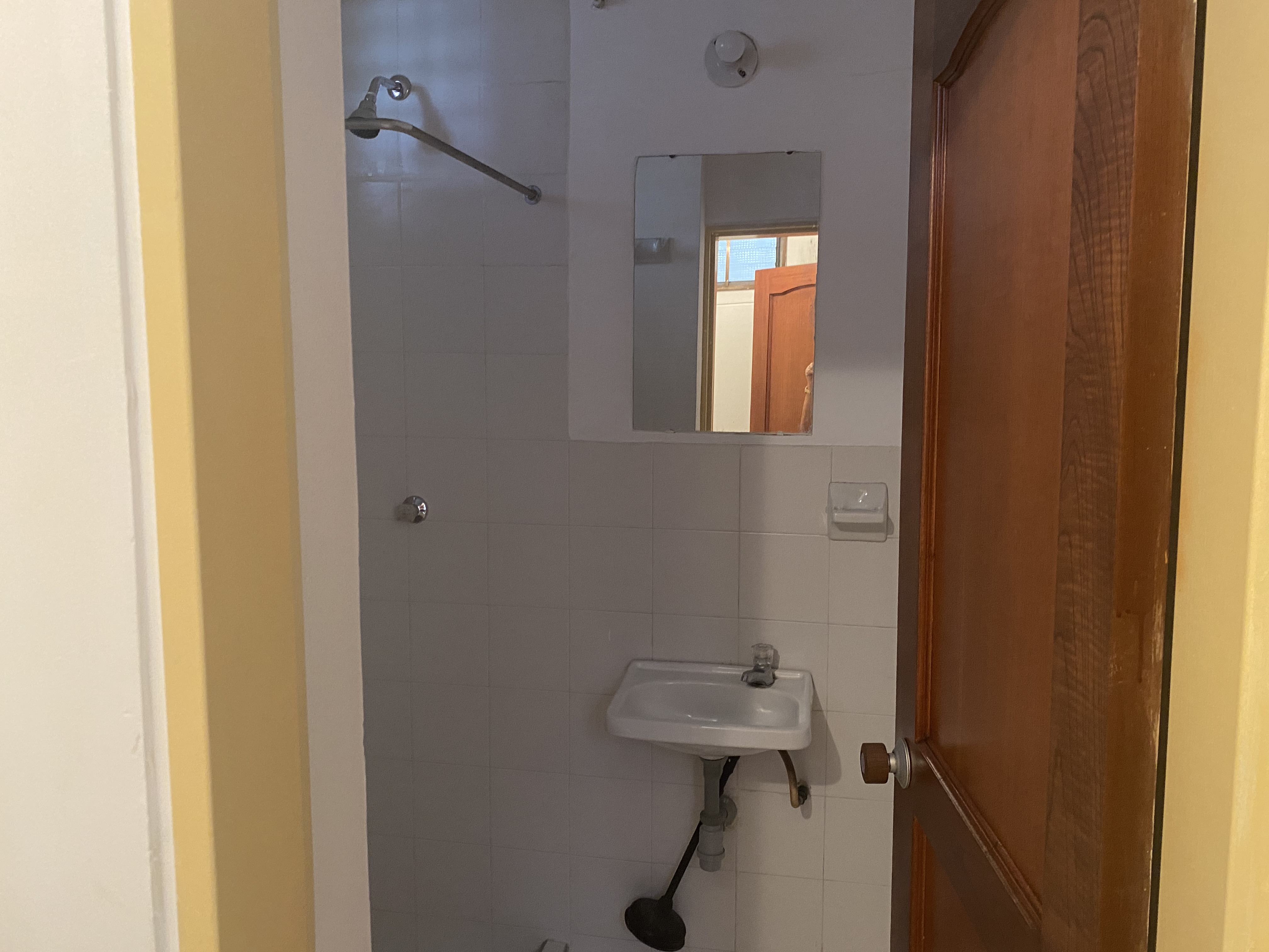 VENDO CASA DE DOS PISOS EN CONDOMINIO EN LA HACIENDA