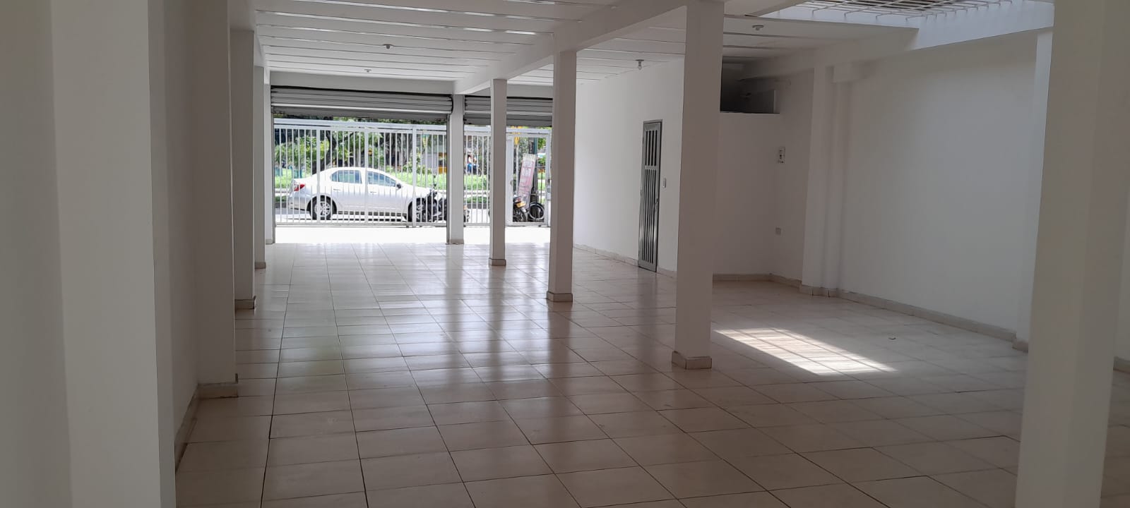 ARRIENDO BODEGA COMERCIAL AL ORIENTE DE CALI BARRIO LOS PINOS