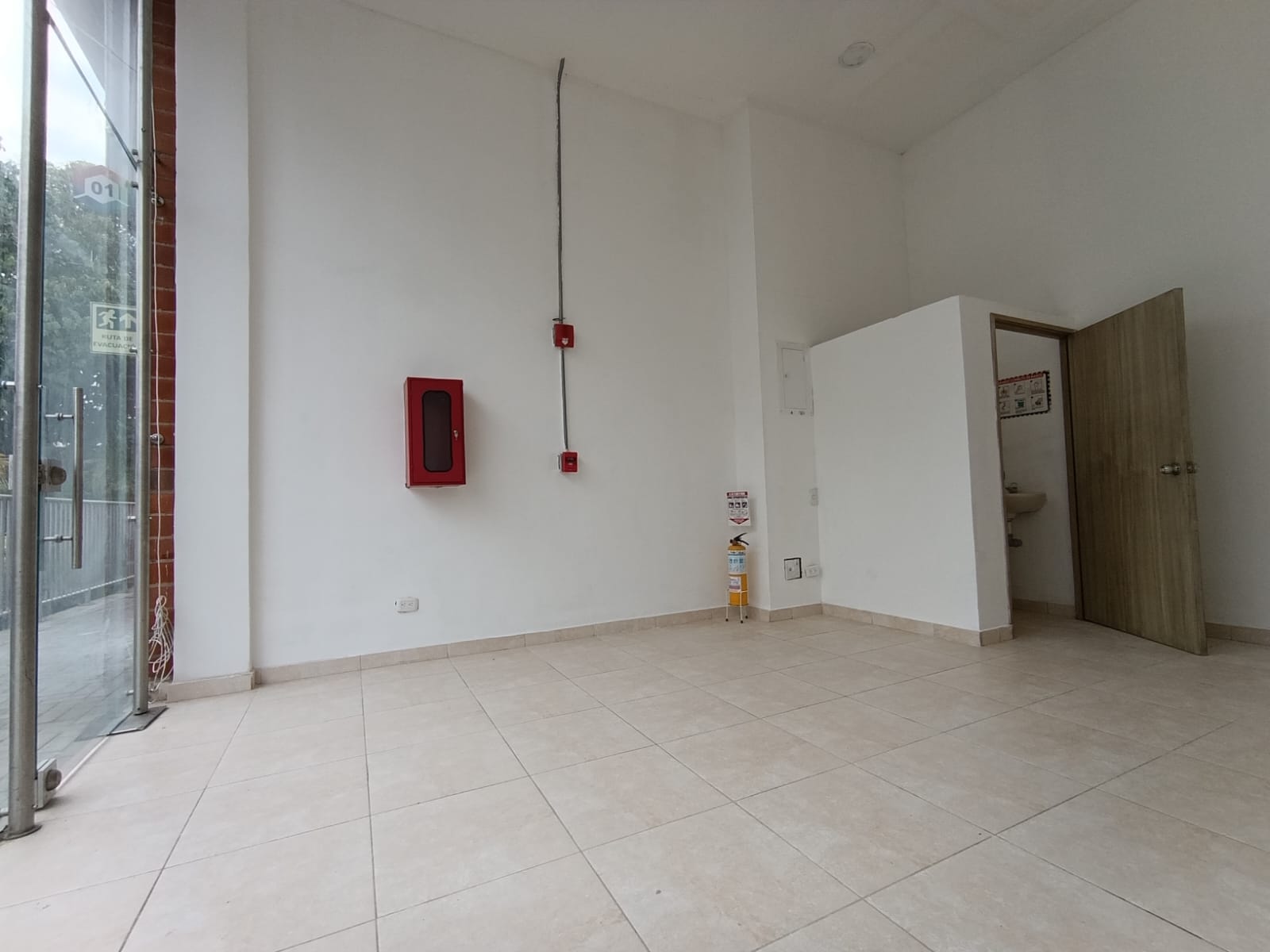 LOCAL COMERCIAL EN BOCHALEMA