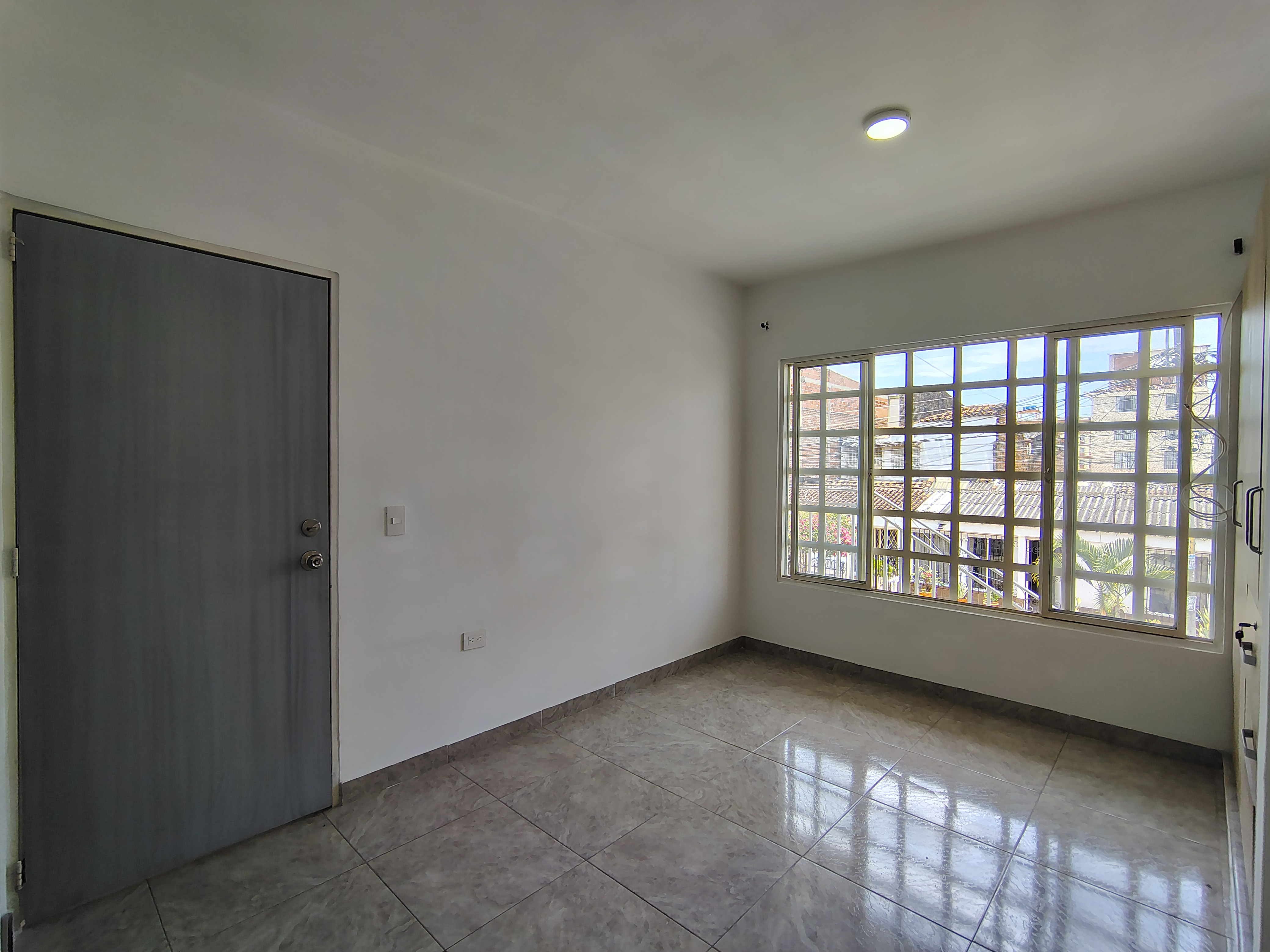 ARRIENDO ESTUDIO  EN EL BARRO OLIMPICO 202