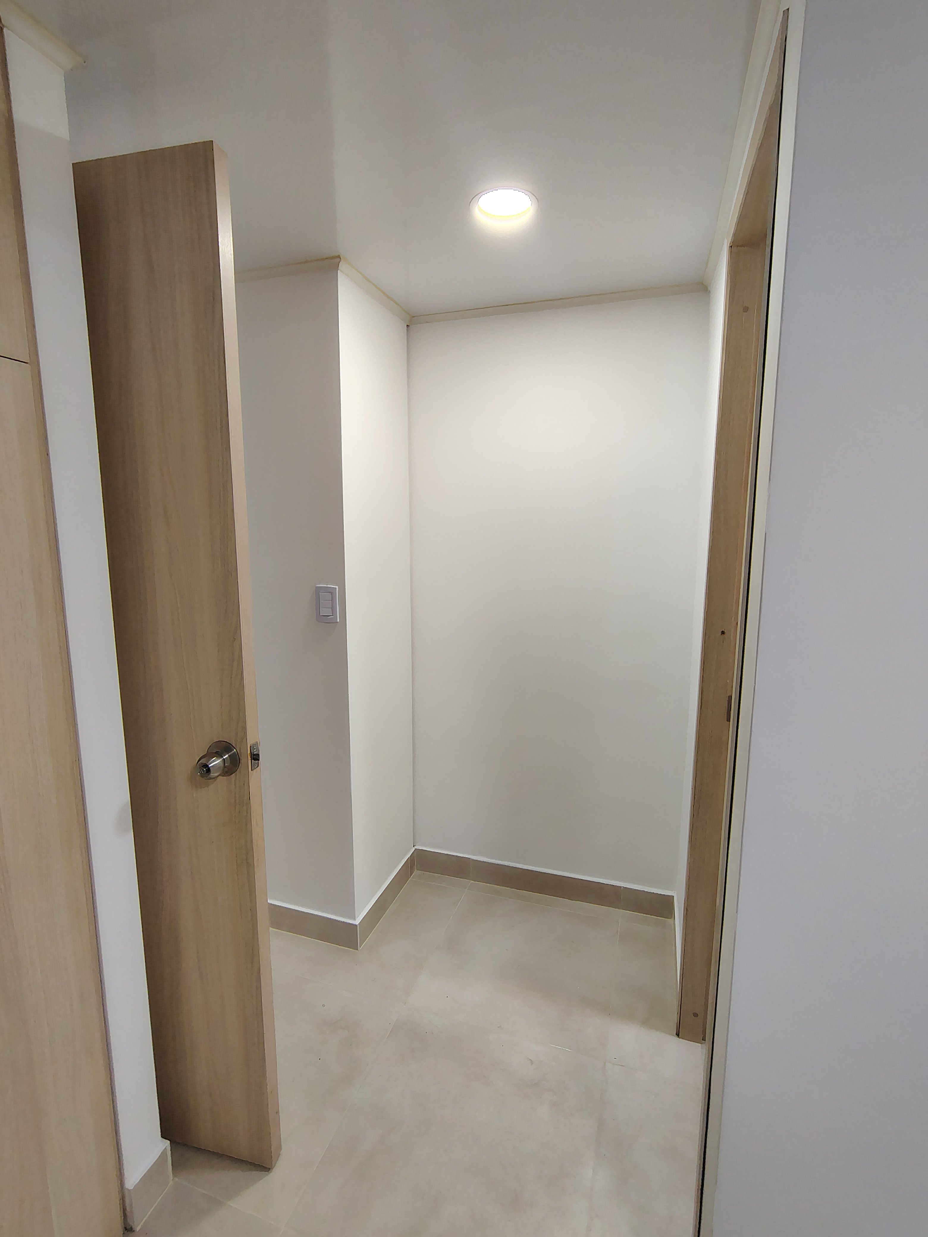 ARRIENDO ESTUDIO  EN EL BARRO EL INGENI  203