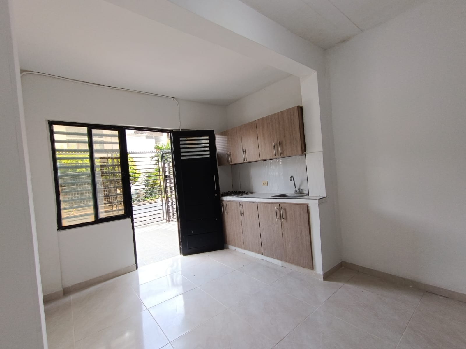 ARRIENDO APARTAESTUDIO DE DOS AMBIENTES - BARRIO EL CEDRO